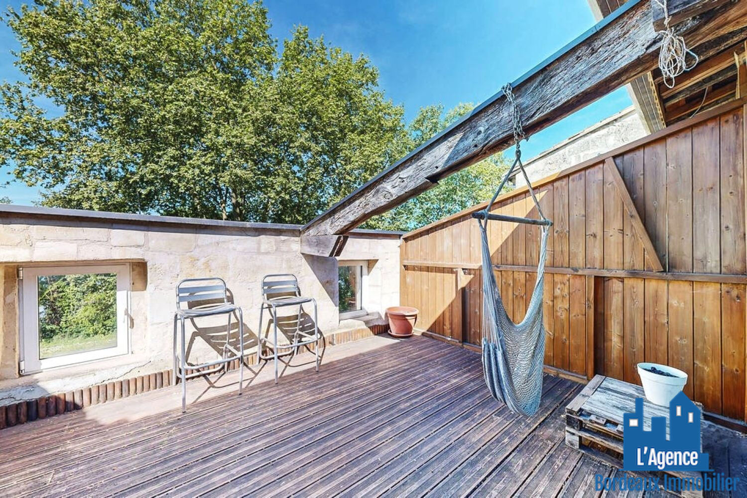 EXCLUSIVITÉ !!! VIEUX LORMONT - MAISON DE VILLE 4 PIECES 105 m2 AVEC TERRASSE 20 m2 ET GARAGE. Sophie LE CORDIER O6 84 17 85 21.
