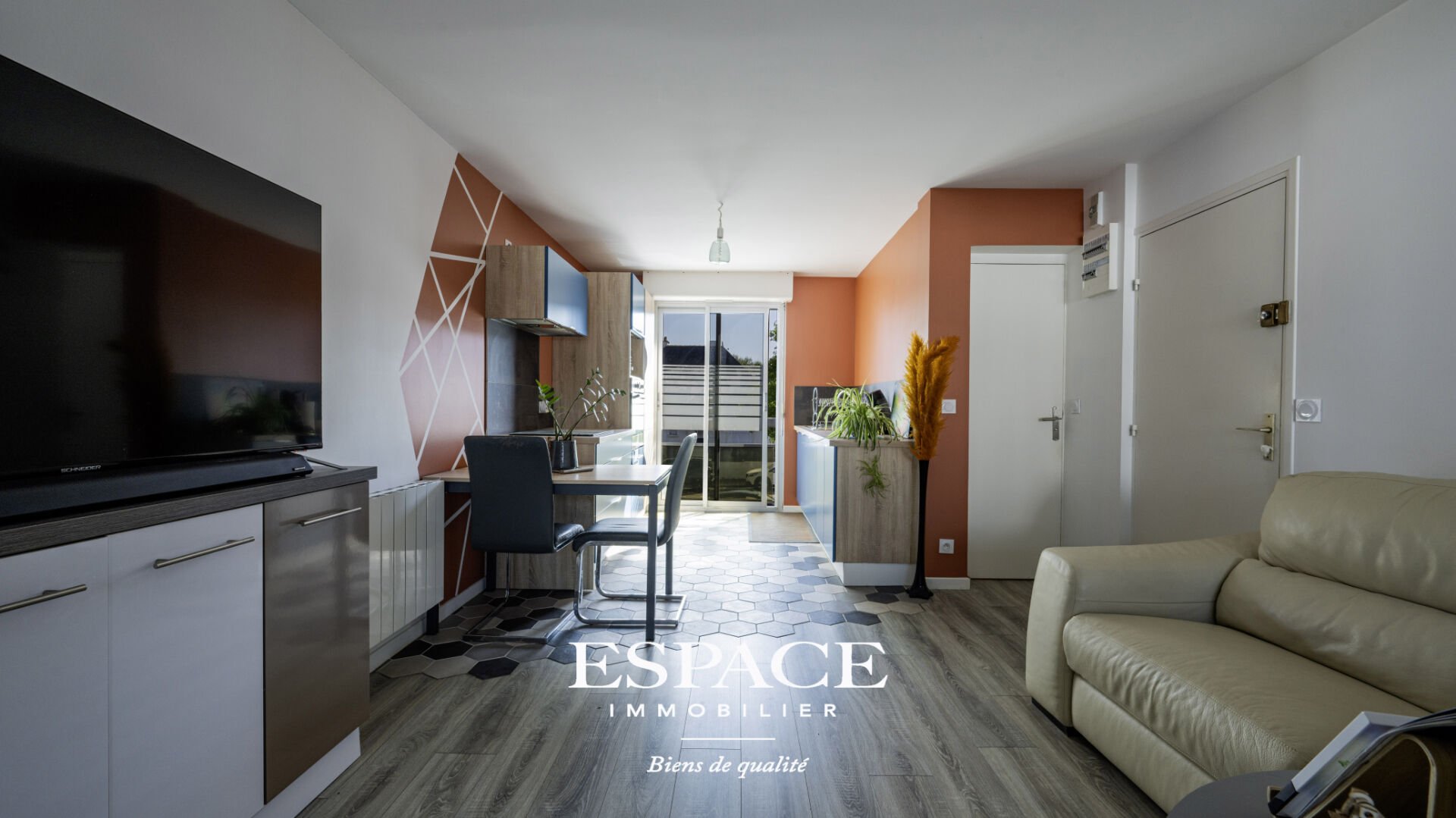 Photo A vendre à Larmor Plage appartement 2 pièces avec balcon & garage image 2/6