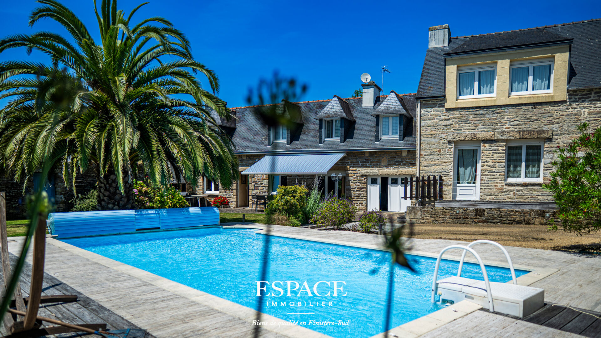 Photo A vendre à la Foret-fouesnant - belle propriété de caractère avec deux maisons, piscine et dépendances image 2/6