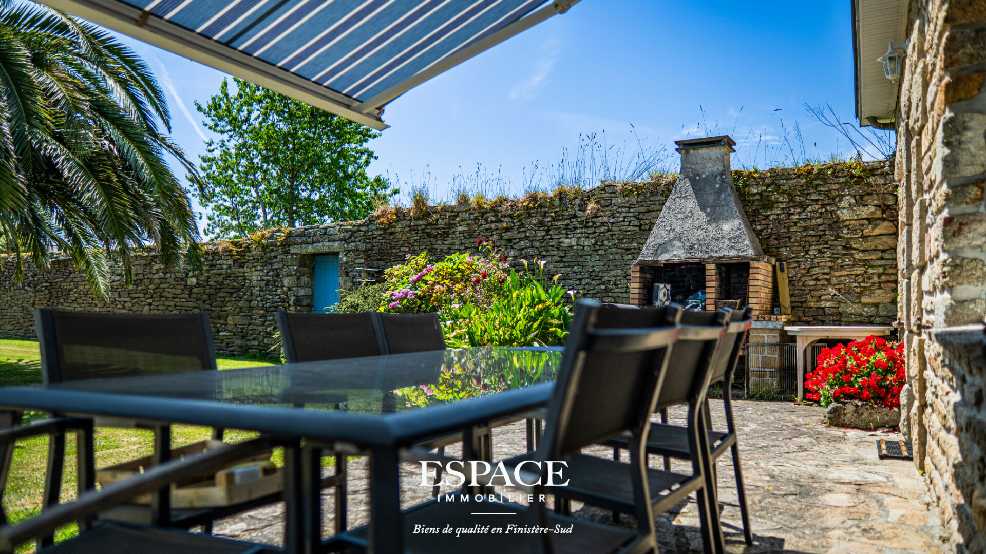 Photo A vendre à la Foret-fouesnant - belle propriété de caractère avec deux maisons, piscine et dépendances image 6/6