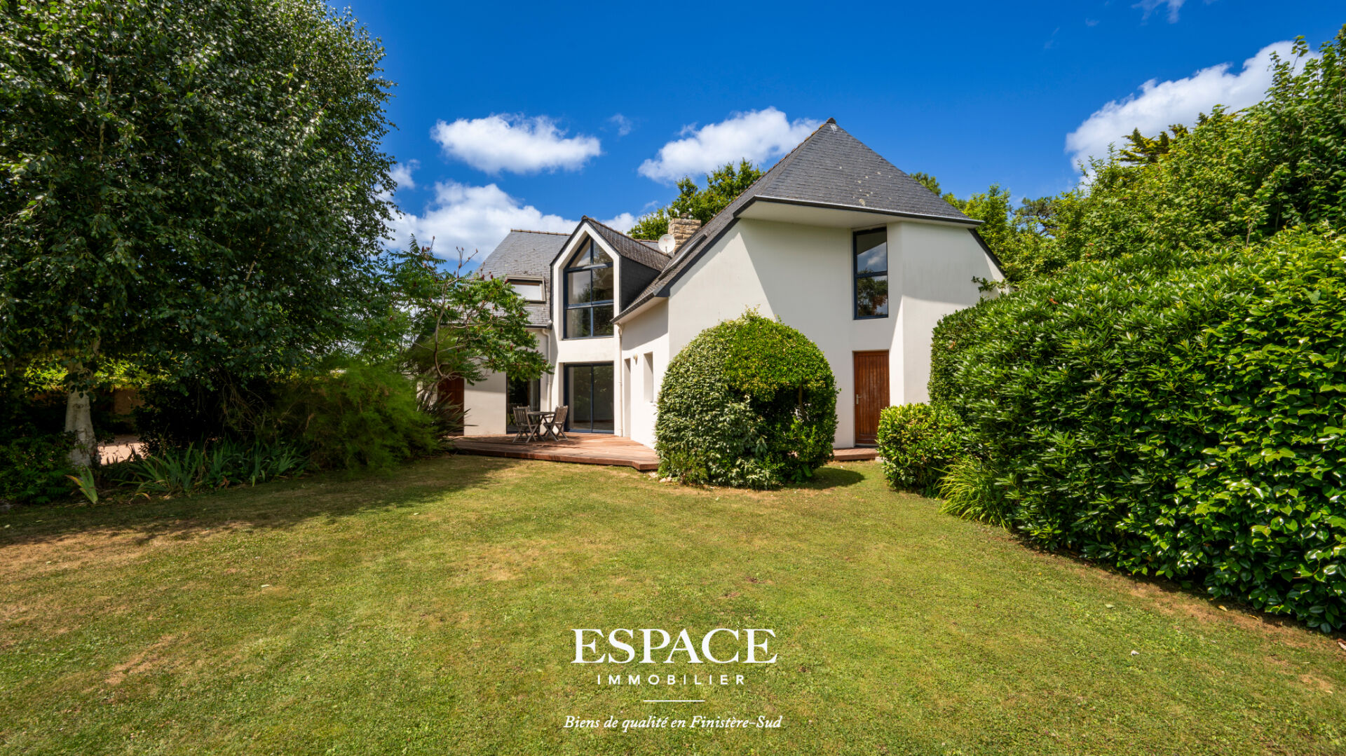 Photo A vendre à Concarneau Le Cabellou à 100 m de la plage - Maison d'architecte avec piscine et jardin paysager image 2/6