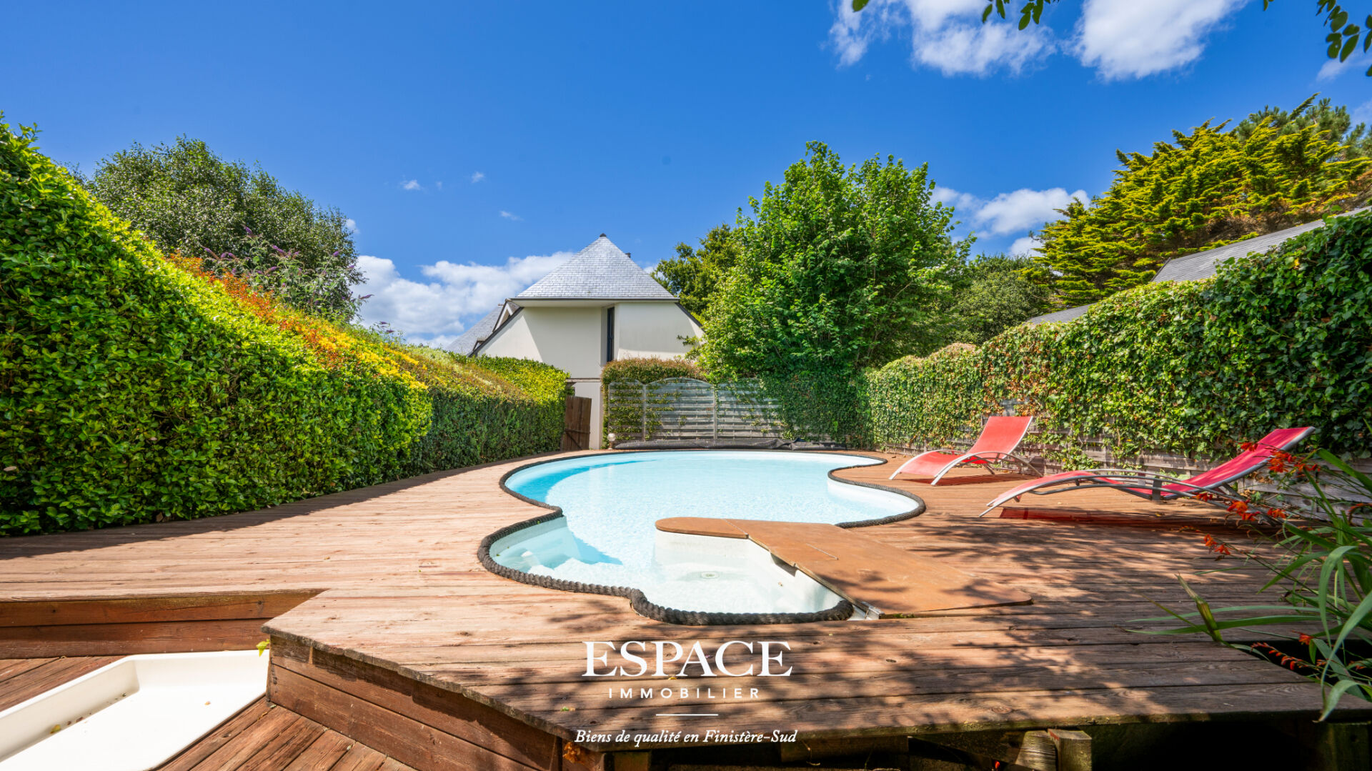 Photo A vendre à Concarneau Le Cabellou à 100 m de la plage - Maison d'architecte avec piscine et jardin paysager image 3/6