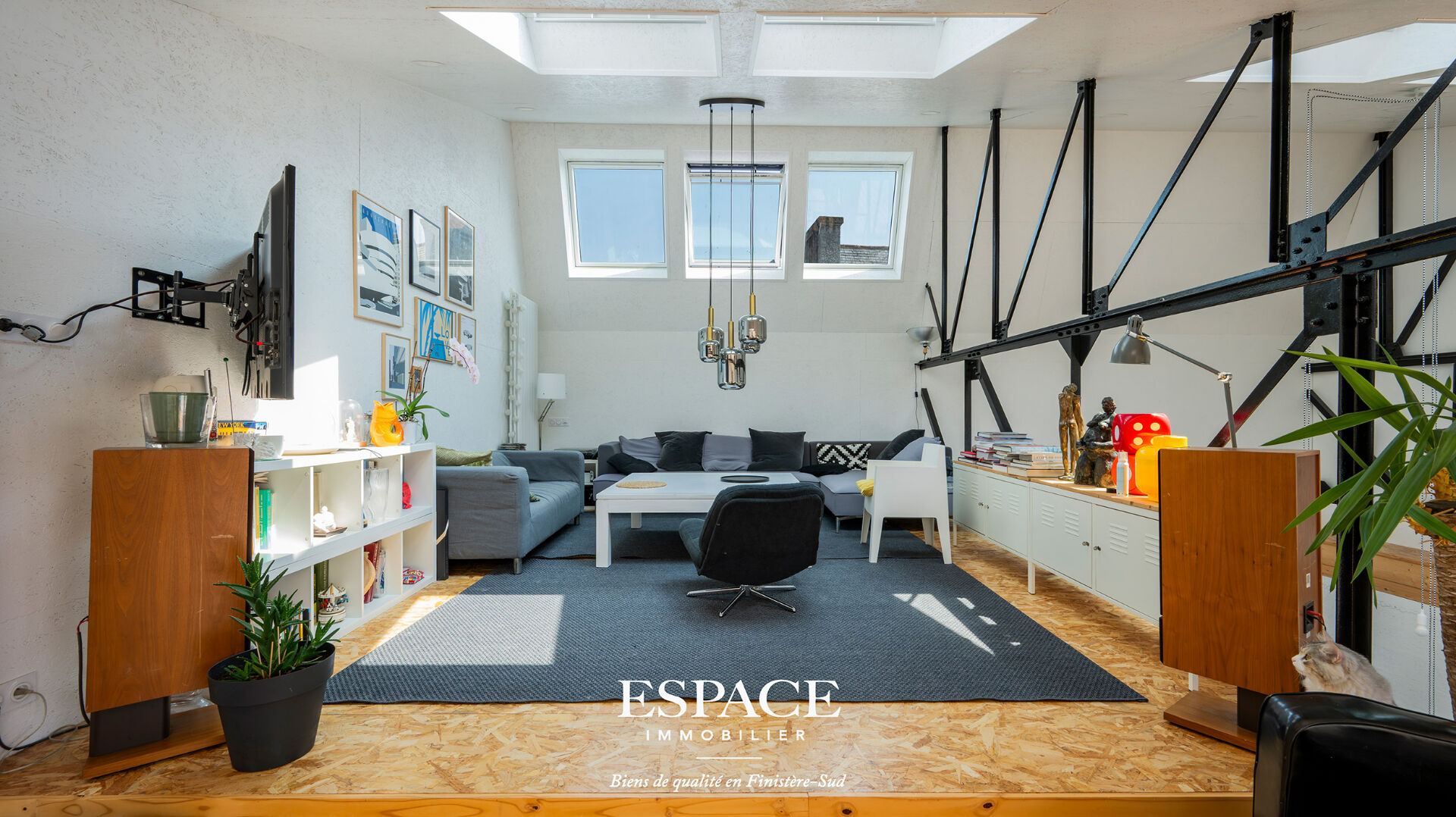 Photo CONCARNEAU CENTRE-VILLE - MAISON ESPRIT LOFT DE 200 M2 AVEC TERRASSE ET GARAGE image 2/6