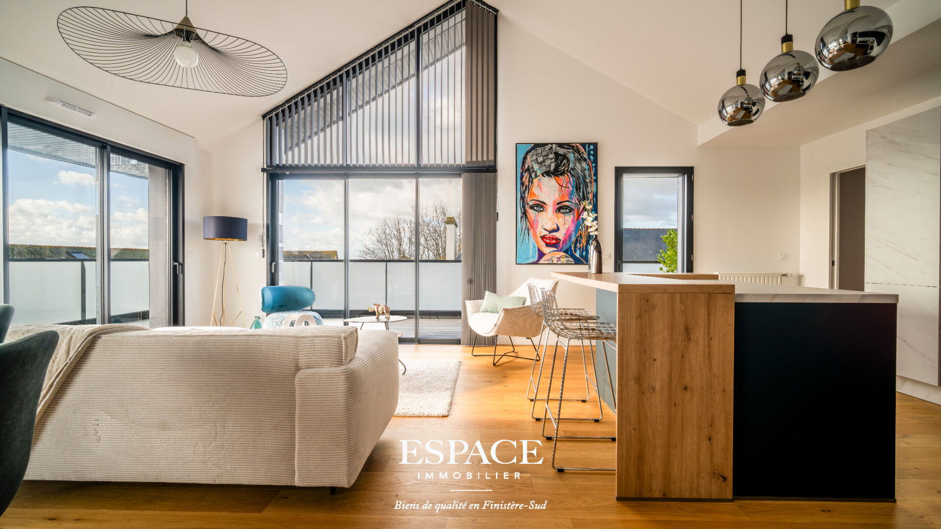 À vendre à Concarneau - au dernier étage - appartement contemporain de 105 m² avec vaste terrasse panoramique