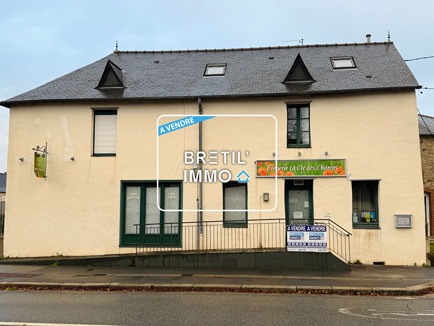 A VENDRE - IMMEUBLE - VITRE