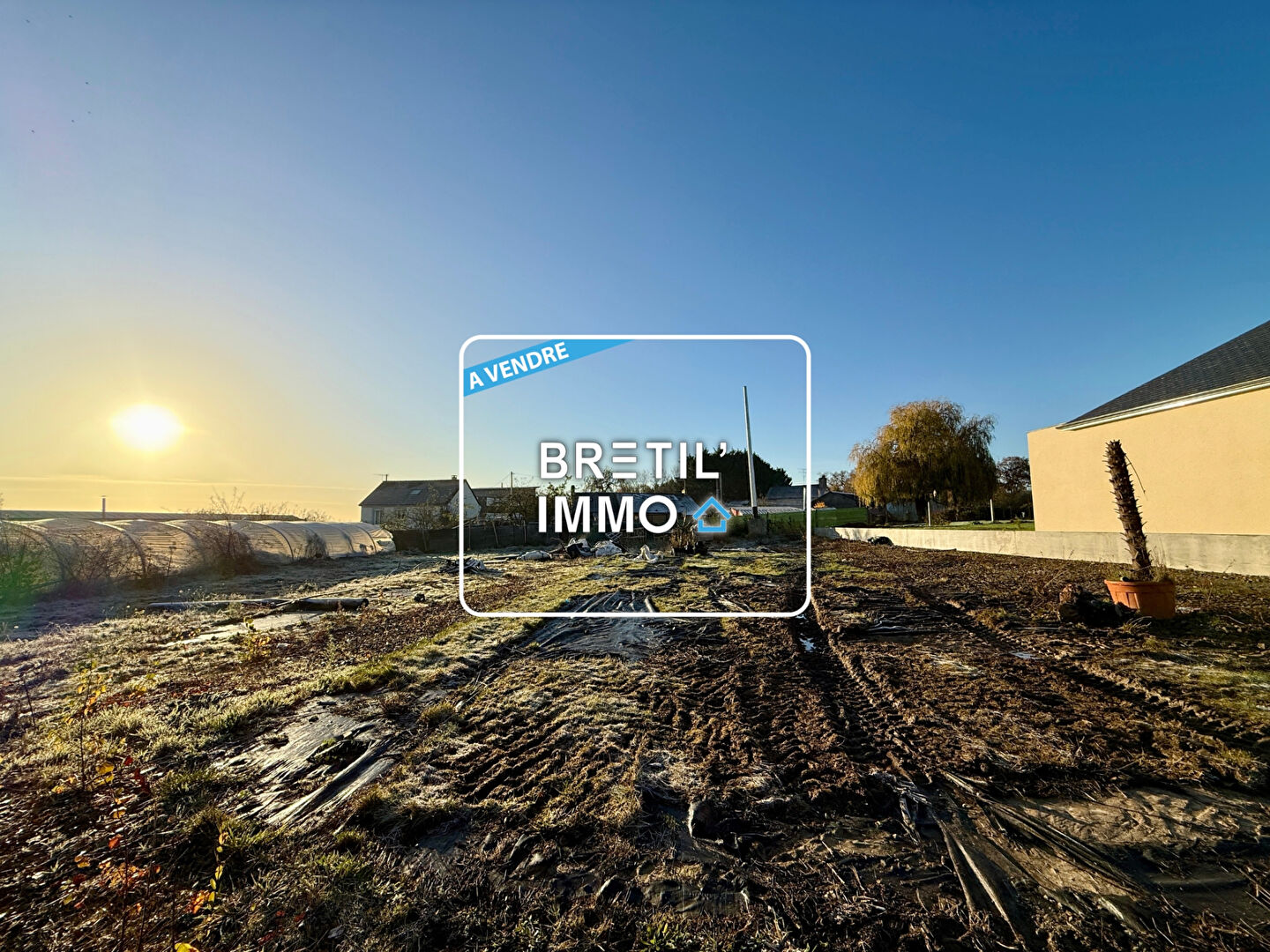 TERRAIN CONSTRUCTIBLE - A VENDRE - BOURGNEUF LA FORET