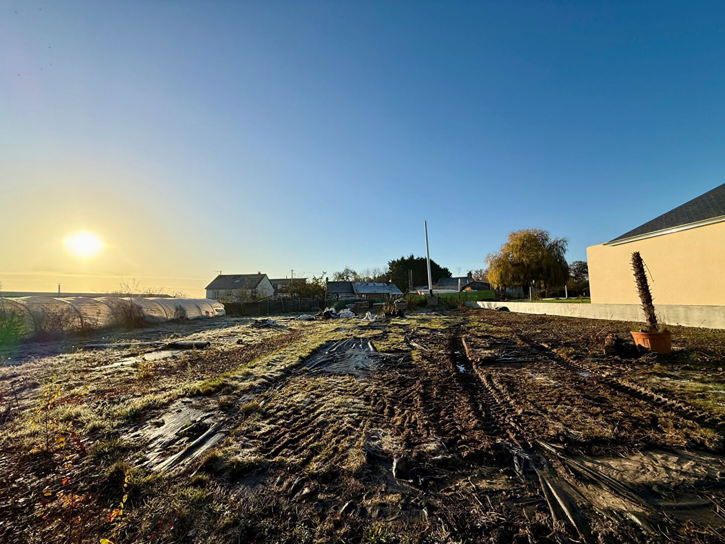 TERRAIN CONSTRUCTIBLE - A VENDRE - BOURGNEUF LA FORET