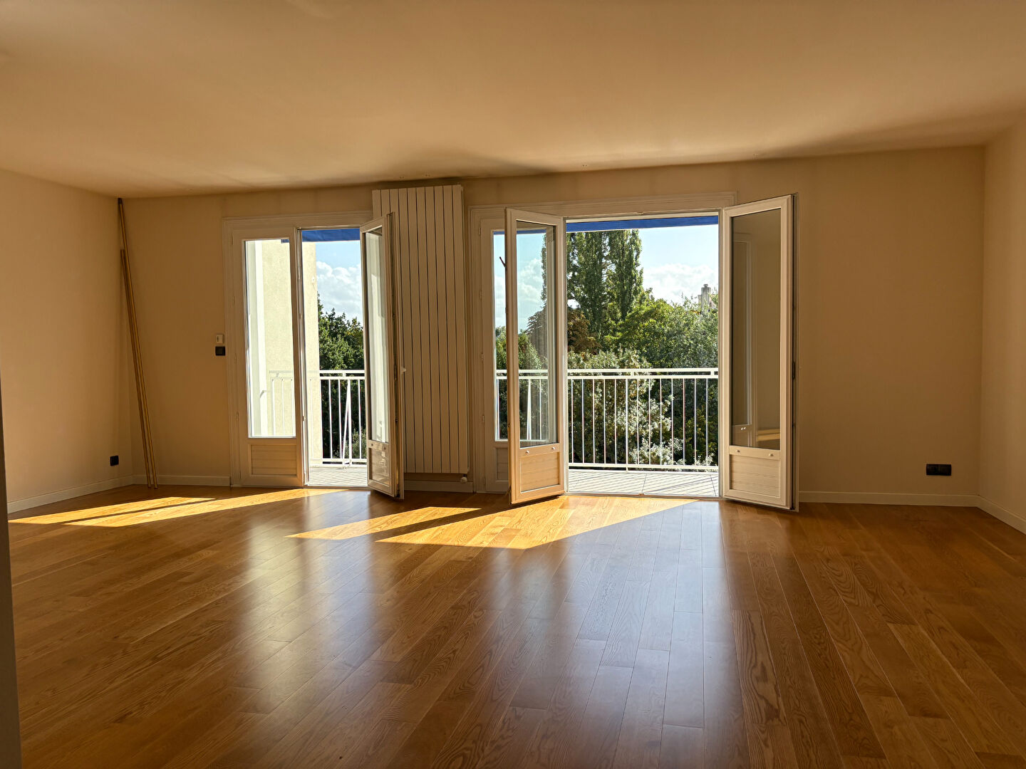 Photo Bel appartement T4 de 106 m² dans une immeuble de standing avec terrasse et vue dégagée sur la Chézine image 2/6