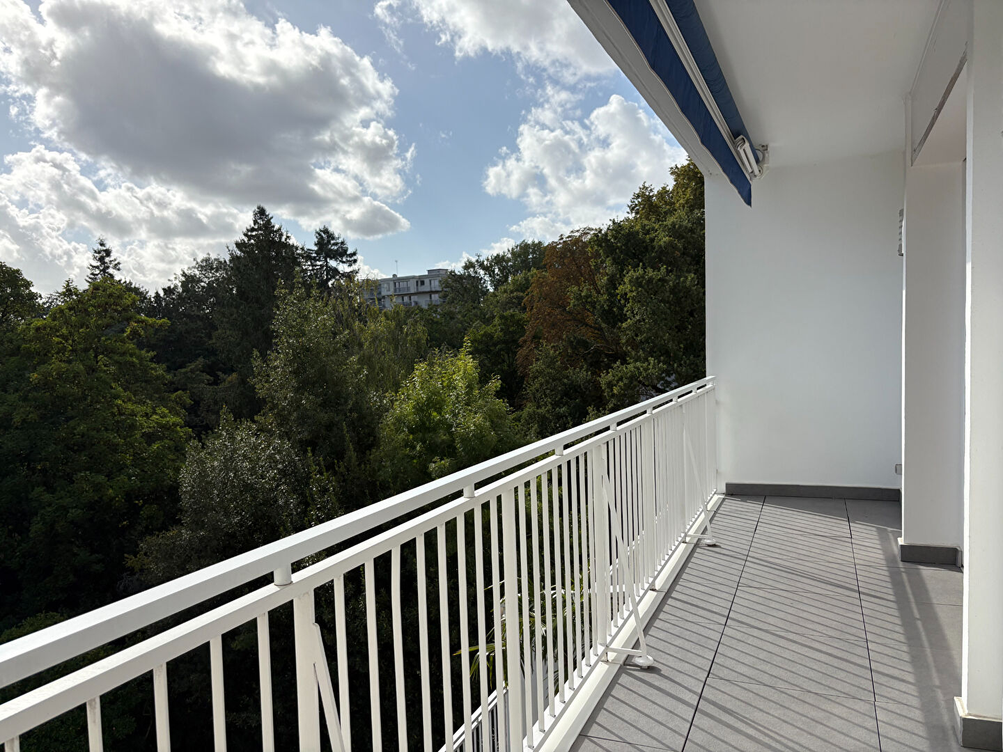 Photo Bel appartement T4 de 106 m² dans une immeuble de standing avec terrasse et vue dégagée sur la Chézine image 4/6