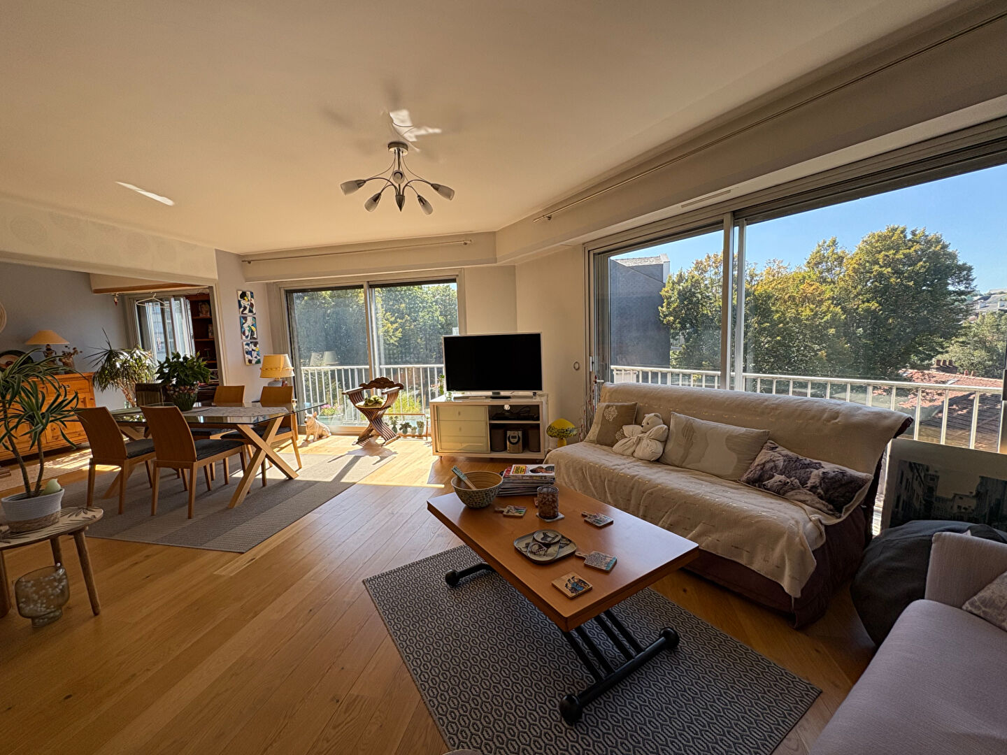 Appartement T4 de 95 m² avec parking et balcon dans un immeuble de standing