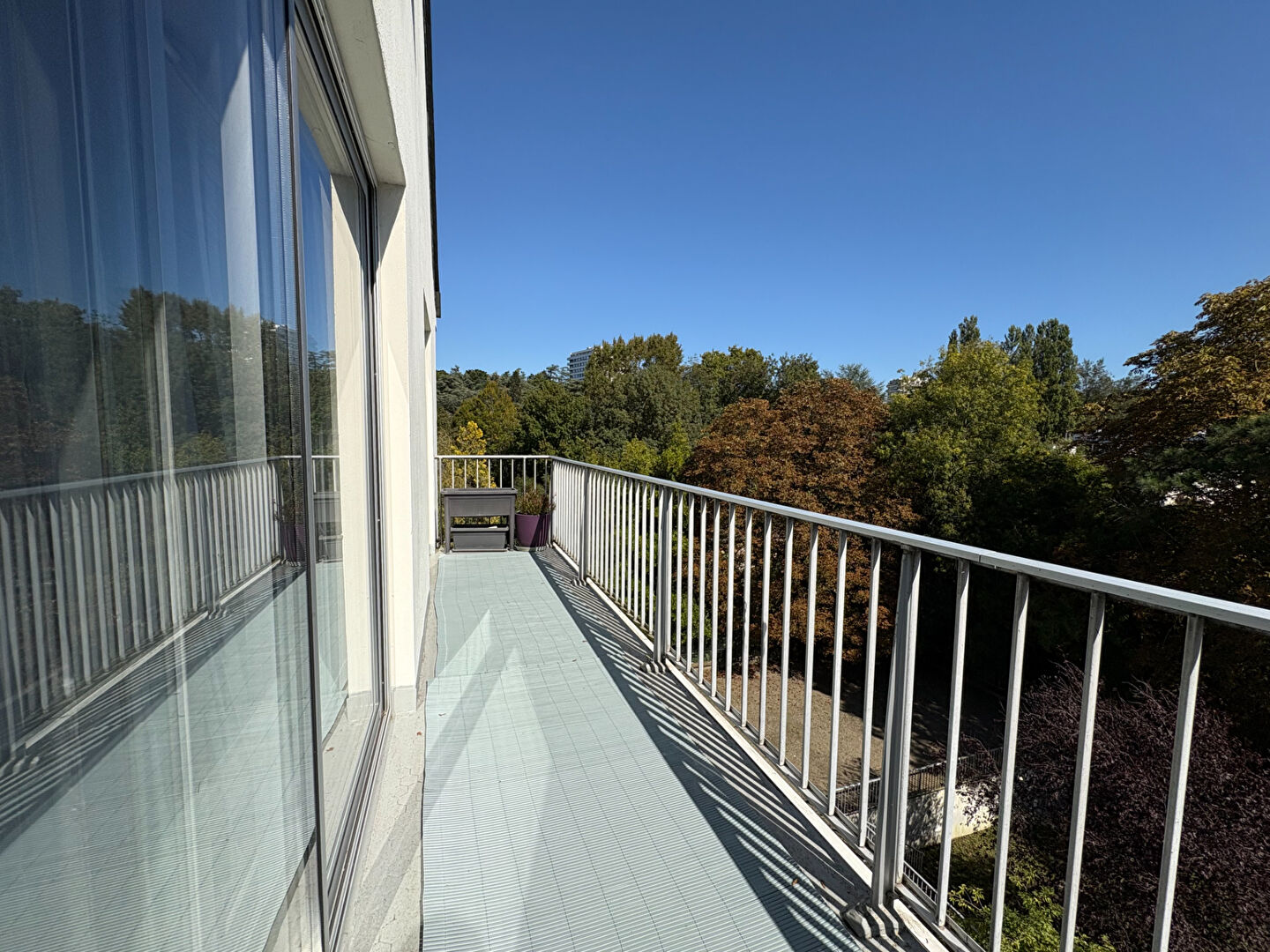 Photo Appartement T4 de 95 m² avec parking et balcon dans un immeuble de standing image 2/6