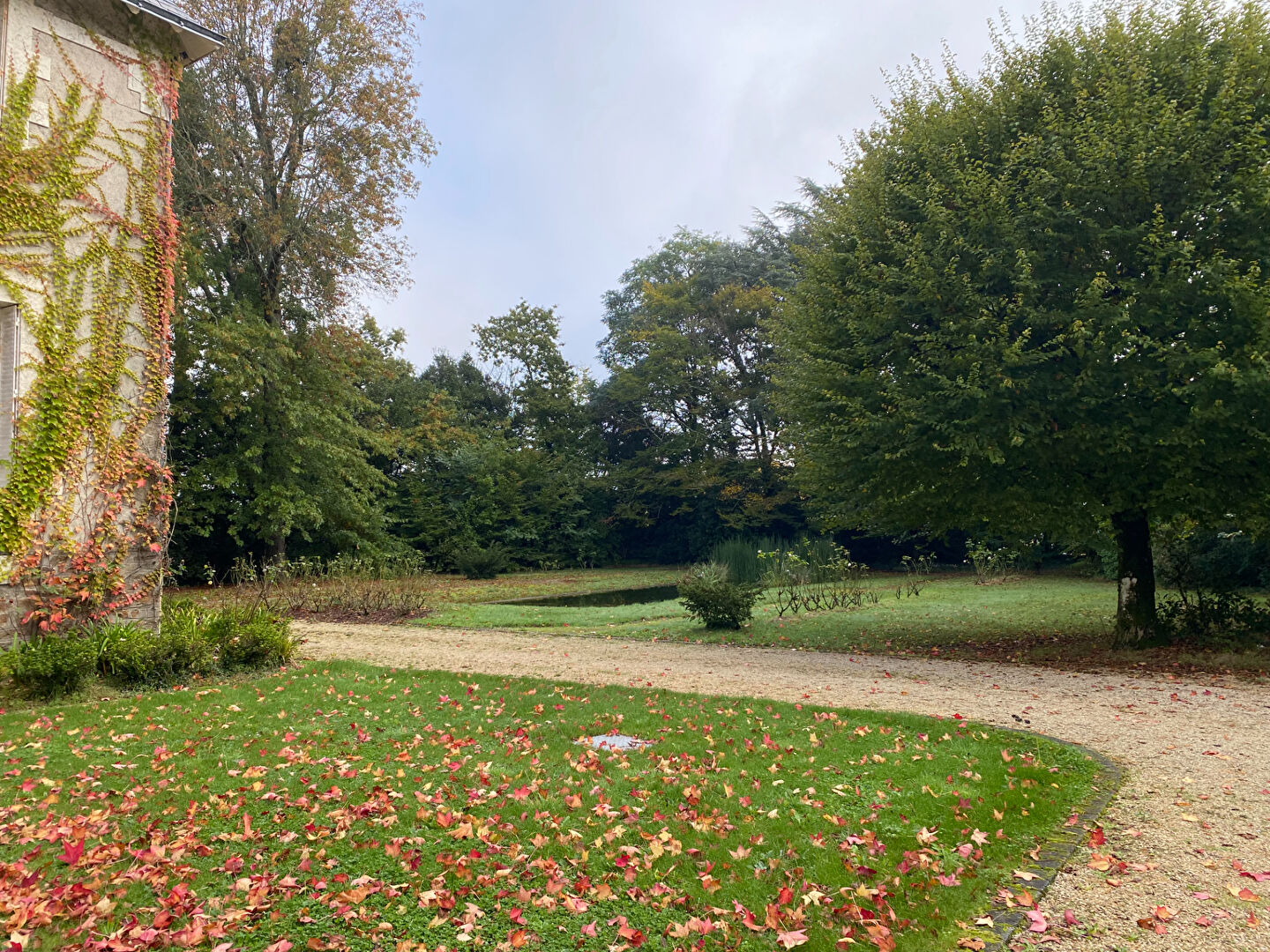 Photo Belle demeure de caractère de 340 m² avec une dépendance et une piscine située au coeur d'un parc de 8000 m² image 3/6
