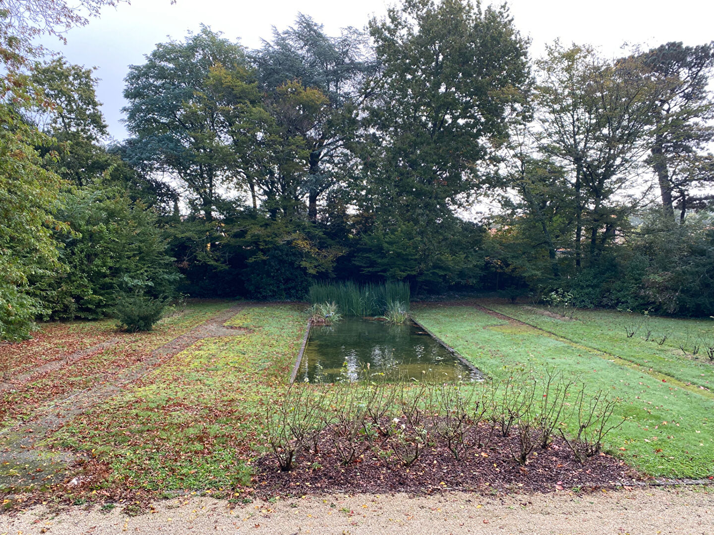 Photo Belle demeure de caractère de 340 m² avec une dépendance et une piscine située au coeur d'un parc de 8000 m² image 5/6