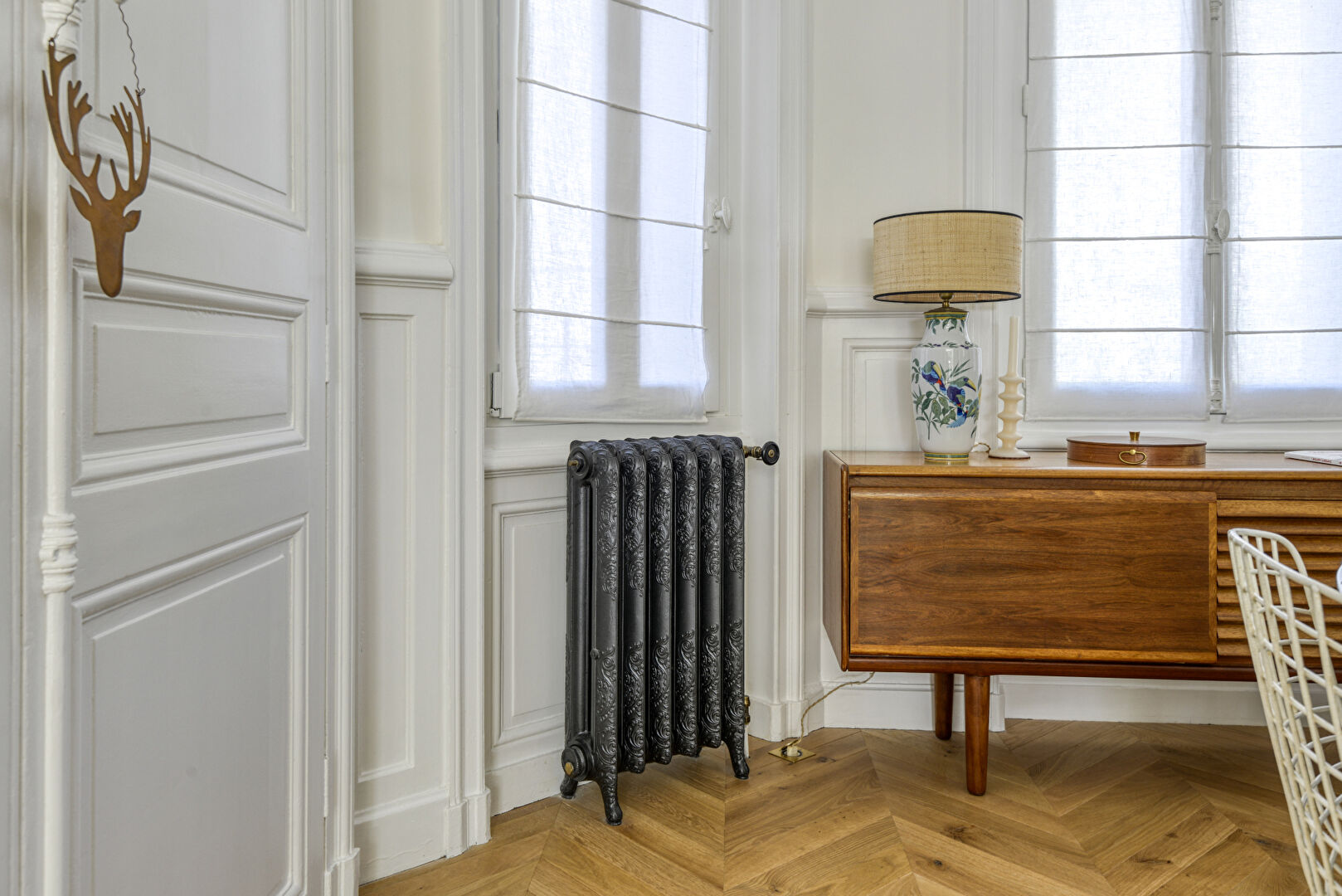 Photo Hôtel particulier d'exception classé au patrimoine nantais bénéficiant d'une extension contemporaine ouvrant sur une terrasse et un jardin sans vis à vis dans un environnement calme et verdoyant. image 5/6