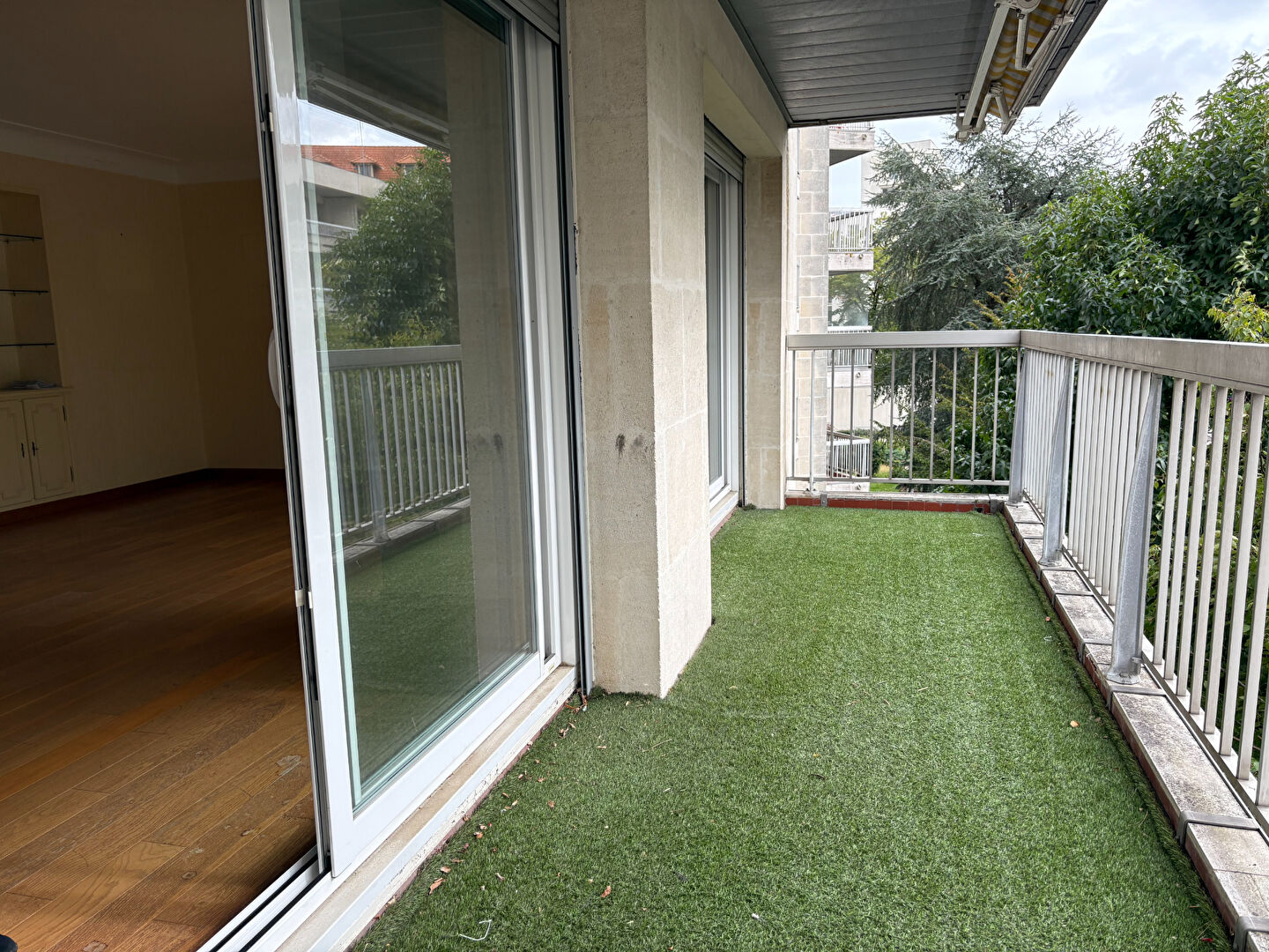 Appartement T4 de 100.63 m² avec terrasse dans une résidence de standing