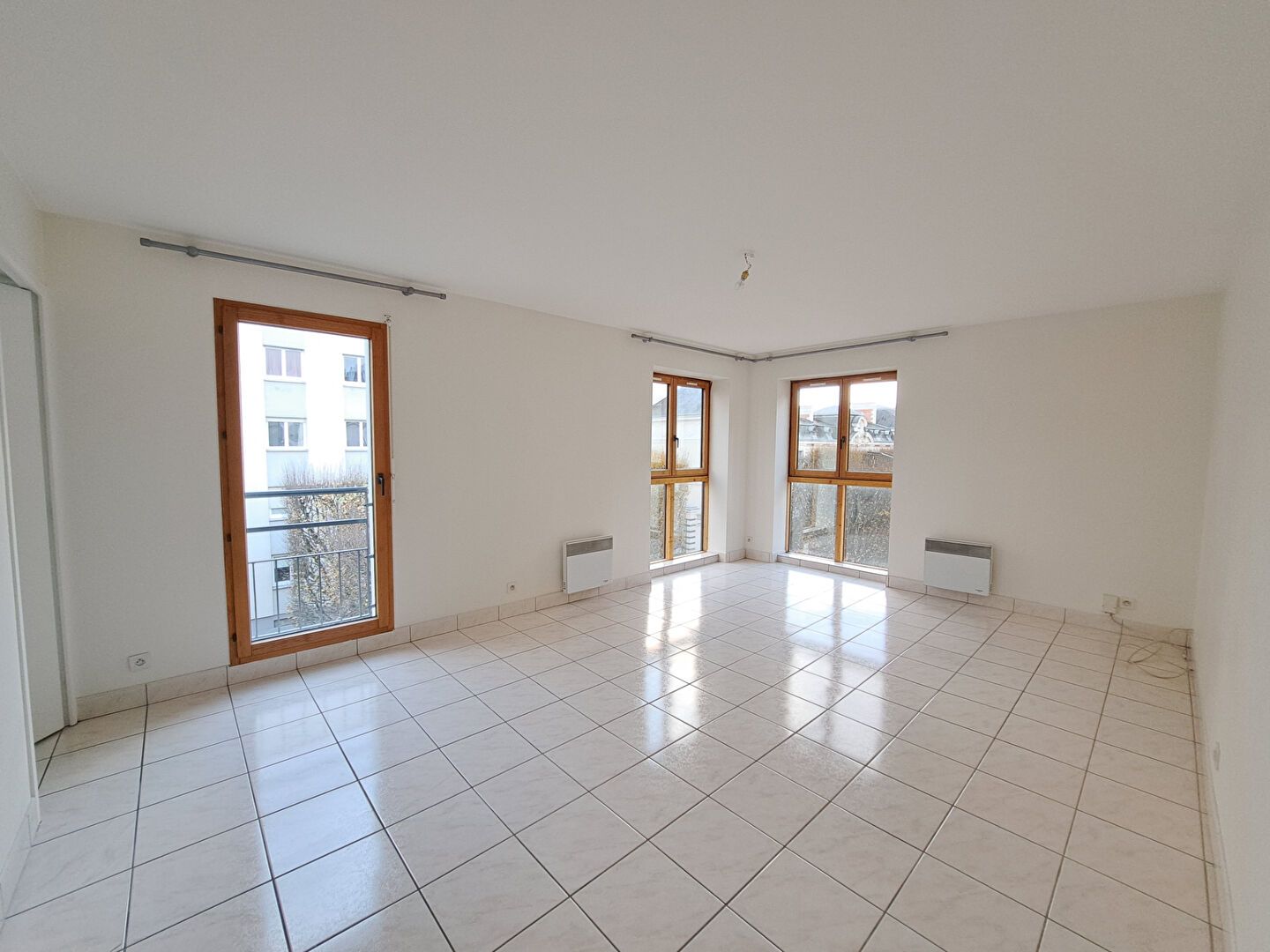 Photo Appartement T3 de 64.69 m²  en étage élevé dans une résidence avec ascenseur image 2/6
