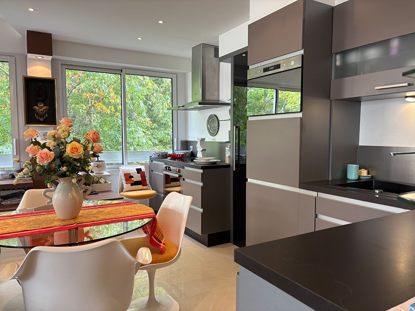 Photo Appartement T2 de 56 m²  au 4e étage avec ascenseur dans une résidence entourée de verdure image 5/6