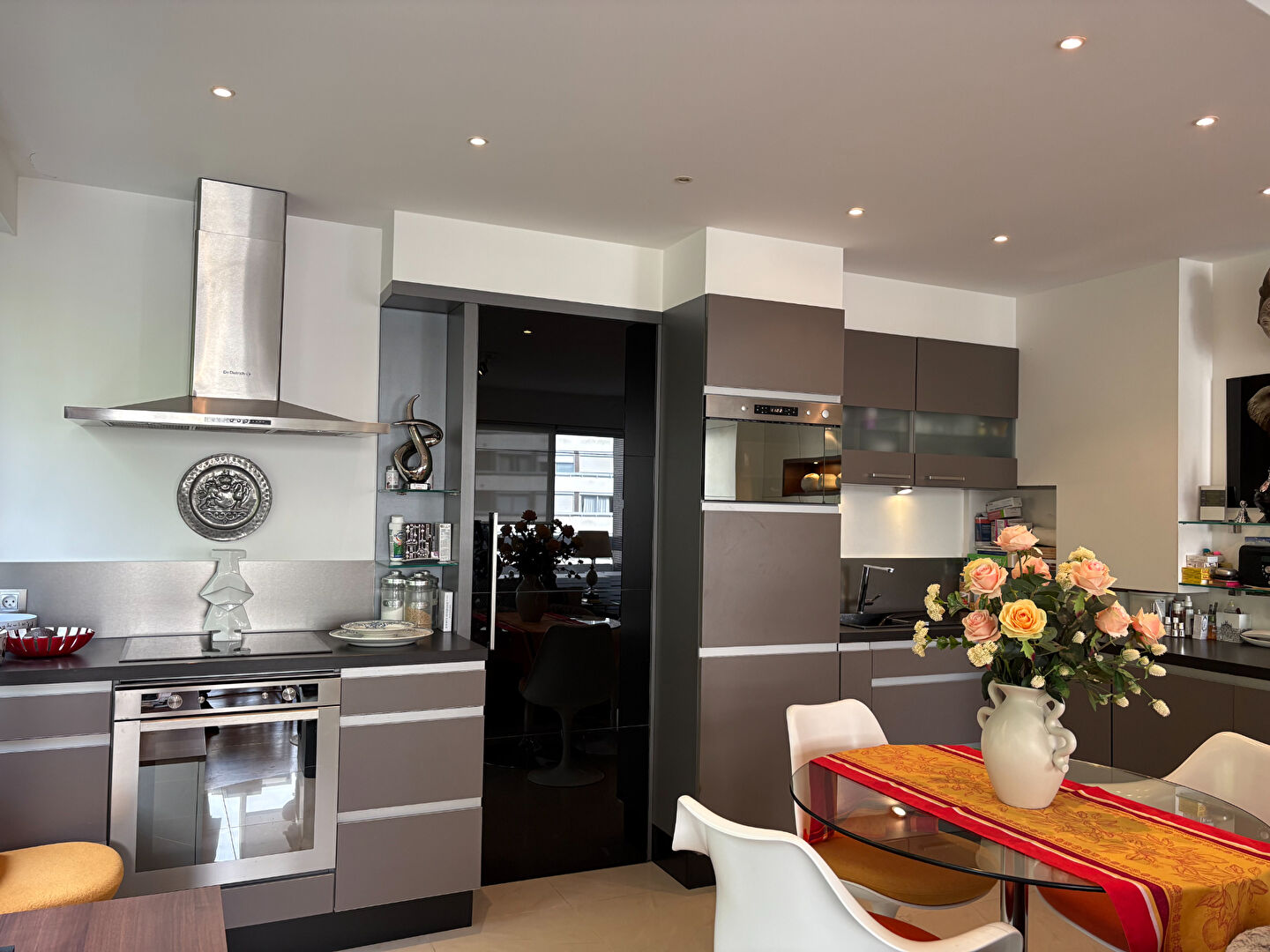 Photo Appartement T2 de 56 m²  au 4e étage avec ascenseur dans une résidence entourée de verdure image 6/6