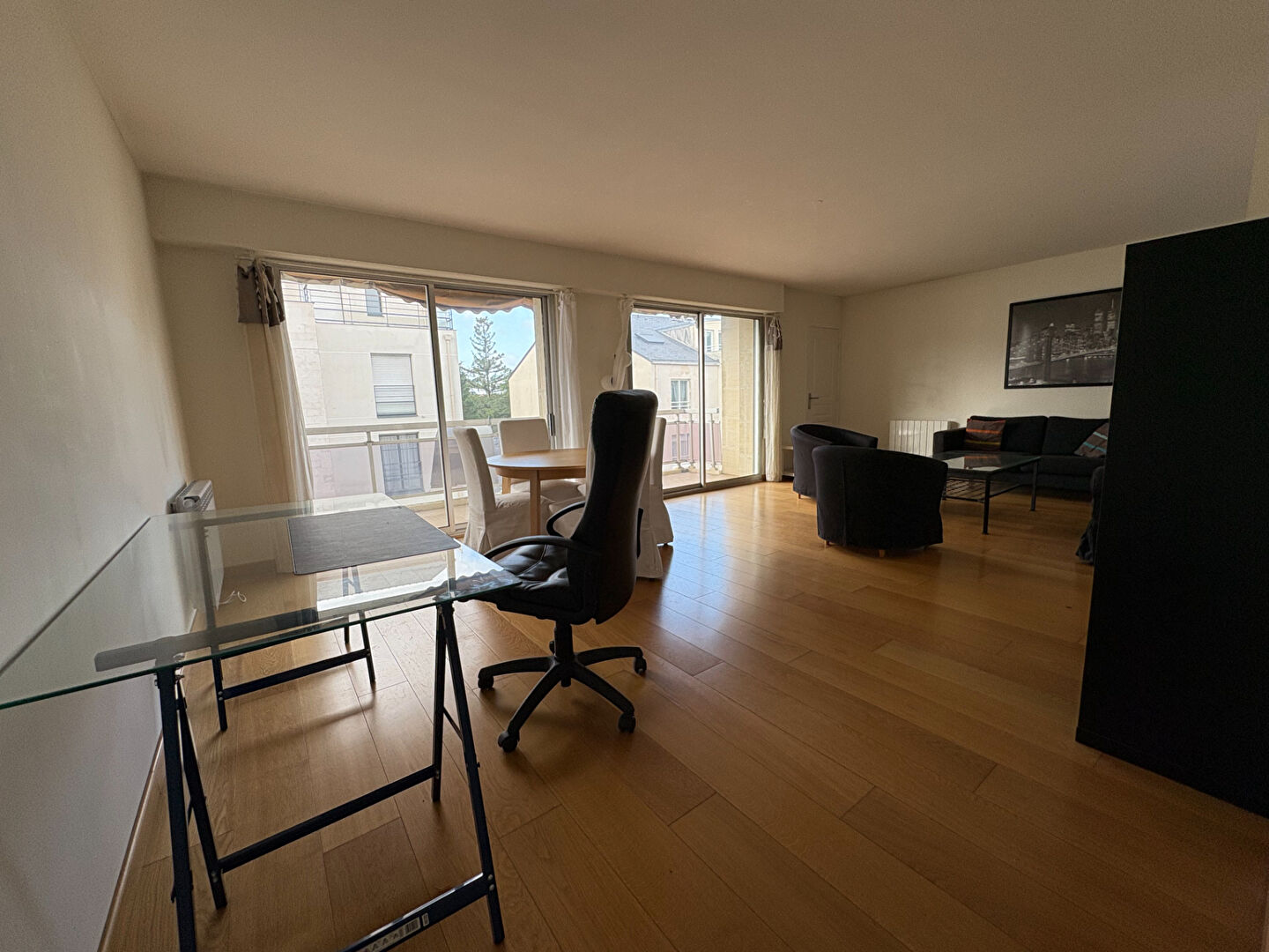 Photo Appartement T4  de 86 m² en étage élevé dans une  petite résidence de standing avec ascenseur. image 2/6