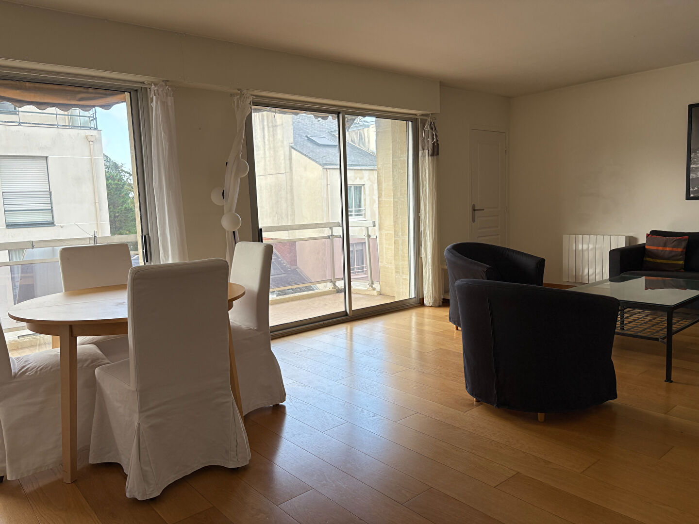 Photo Appartement T4  de 86 m² en étage élevé dans une  petite résidence de standing avec ascenseur. image 4/6