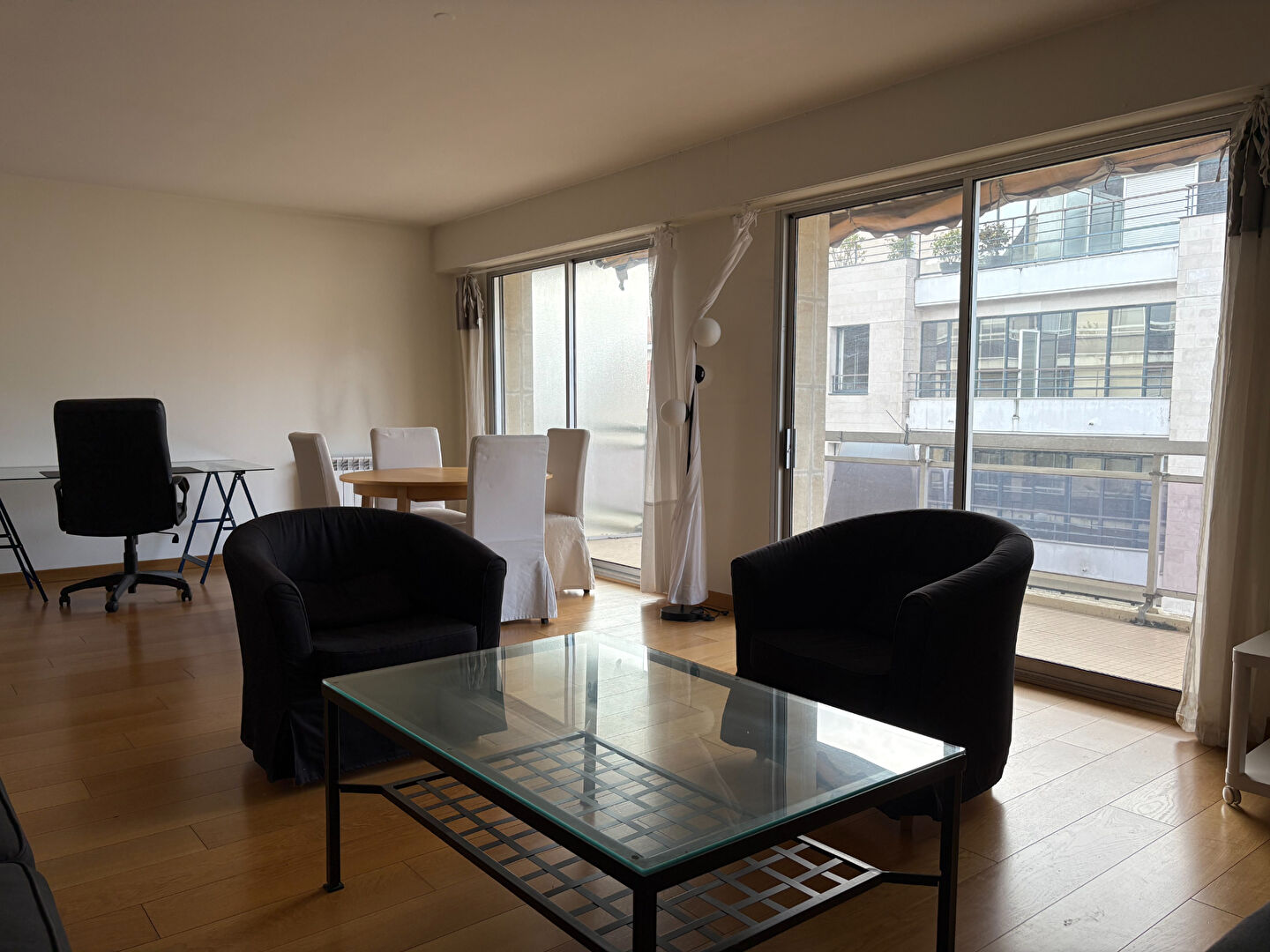 Photo Appartement T4  de 86 m² en étage élevé dans une  petite résidence de standing avec ascenseur. image 5/6