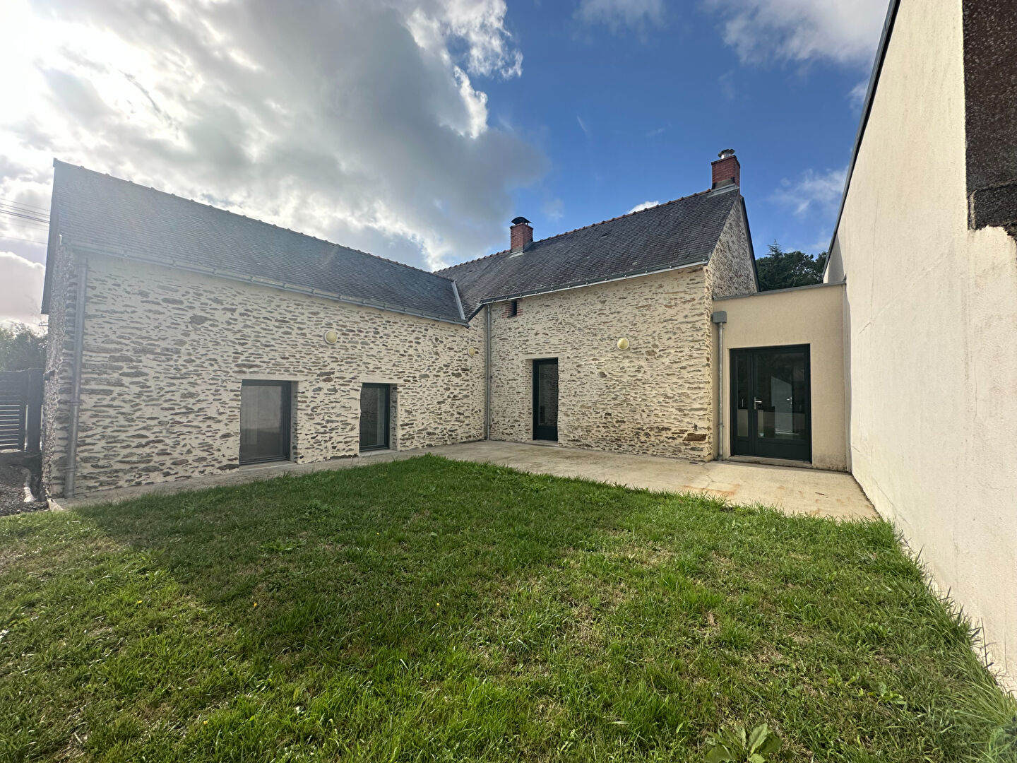 Photo Belle maison de caractère entièrement rénovée en 2012 de 157 m² (187 m² au sol) sur une parcelle de 1025 m². image 2/6