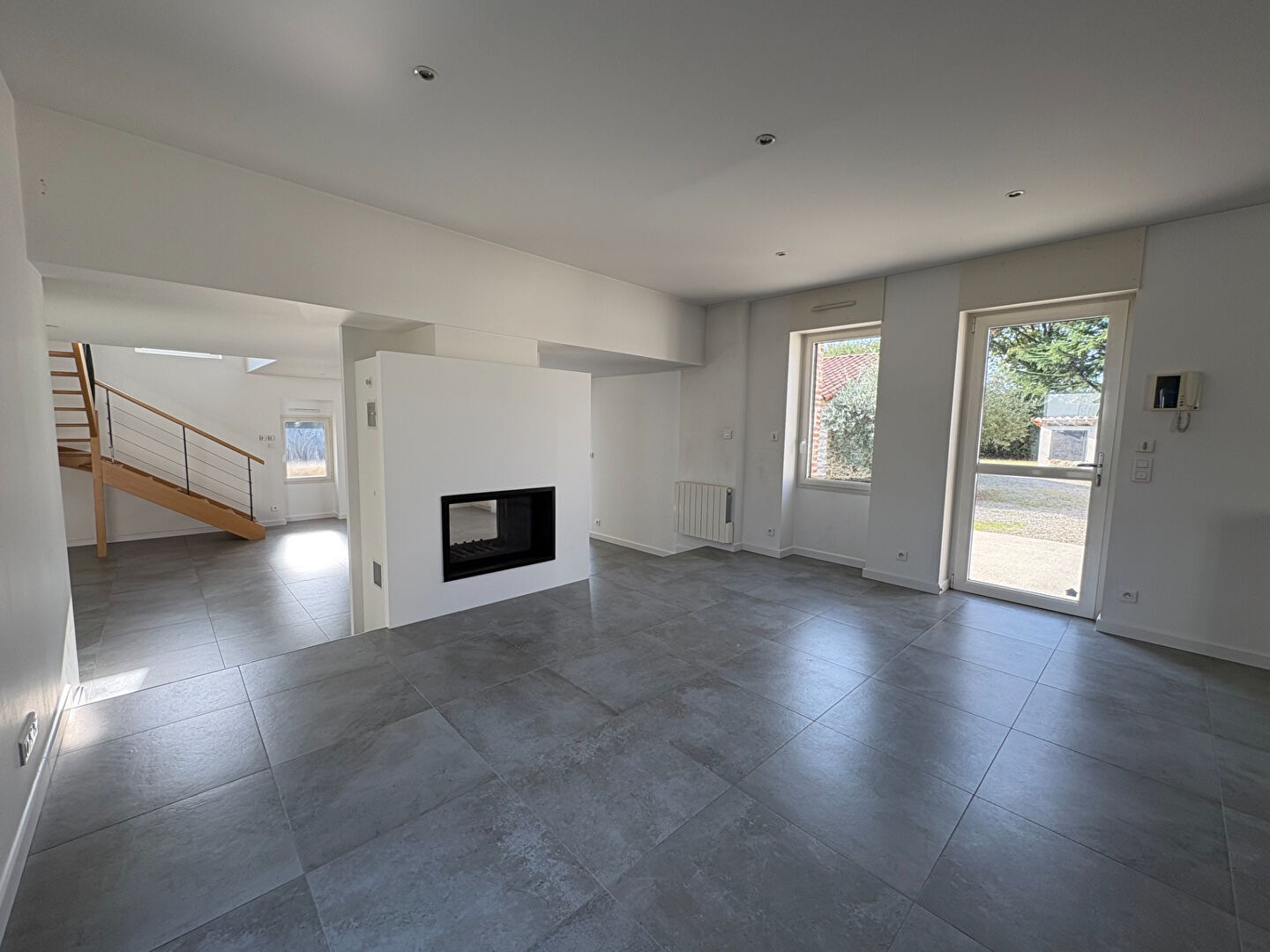 Photo Belle maison de caractère entièrement rénovée en 2012 de 157 m² (187 m² au sol) sur une parcelle de 1025 m². image 3/6