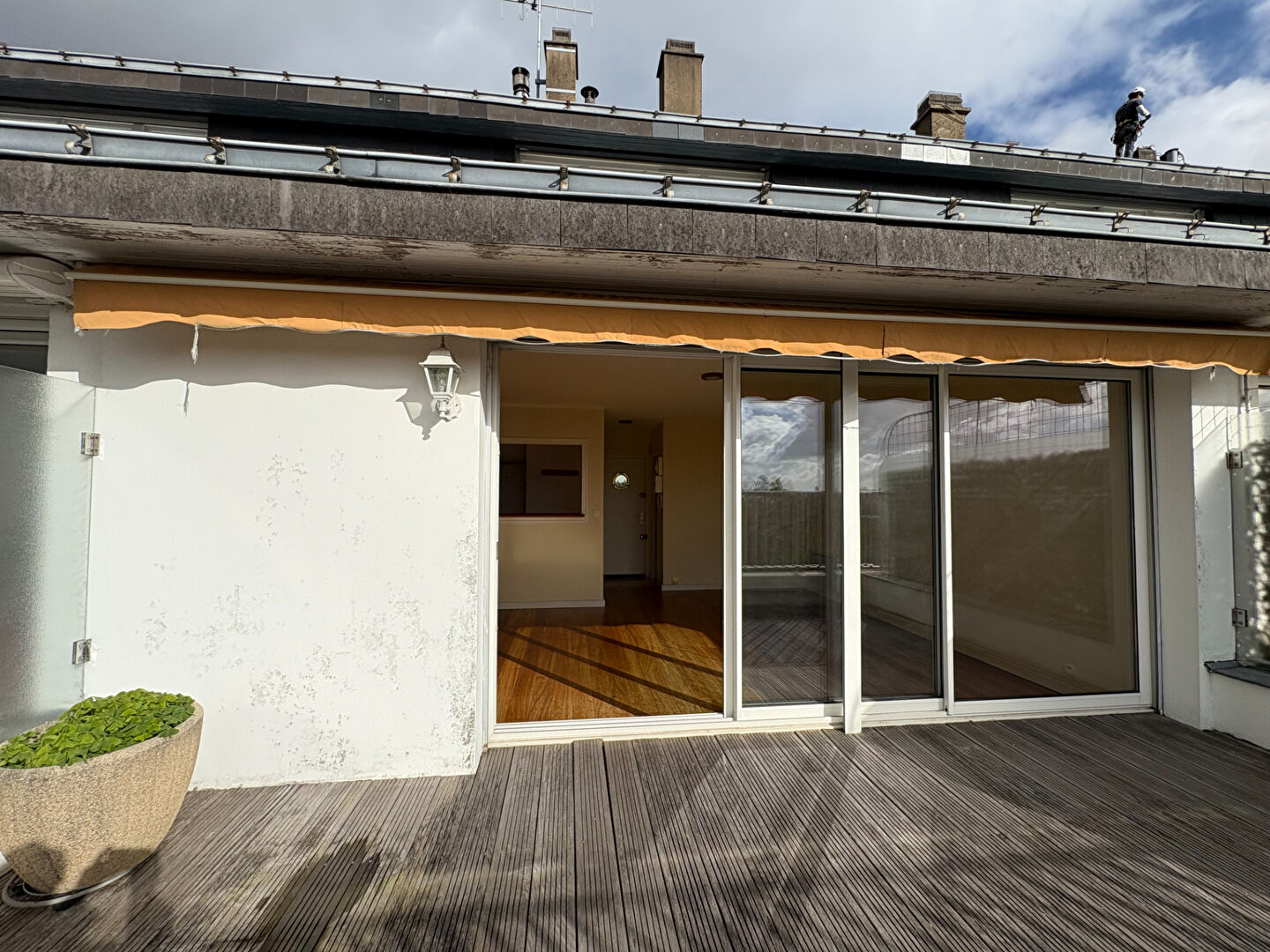 Photo Appartement T2 de 49 m² en duplex avec une terrasse et vue dégagée sur la Chézine au dernier étage avec ascenseur d'un immeuble de standing image 3/6