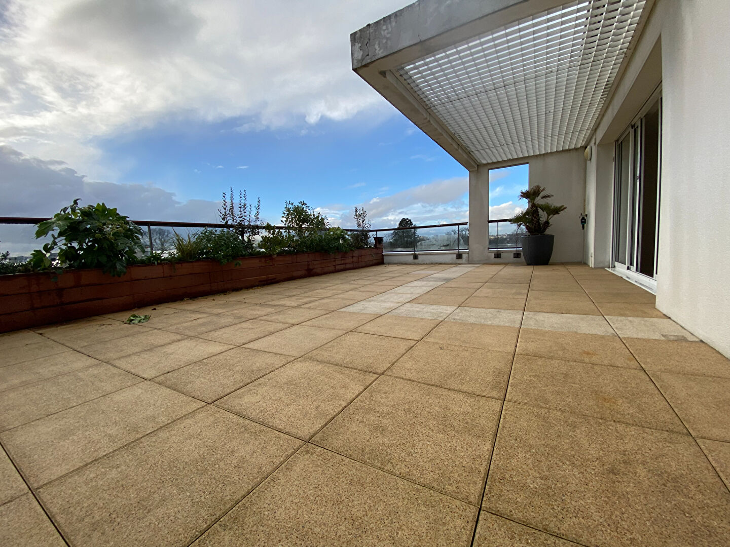 Photo Bel appartement duplex de 166 m² avec deux terrasses sud et ouest dans un immeuble de standing avec ascenseur très calme image 2/6