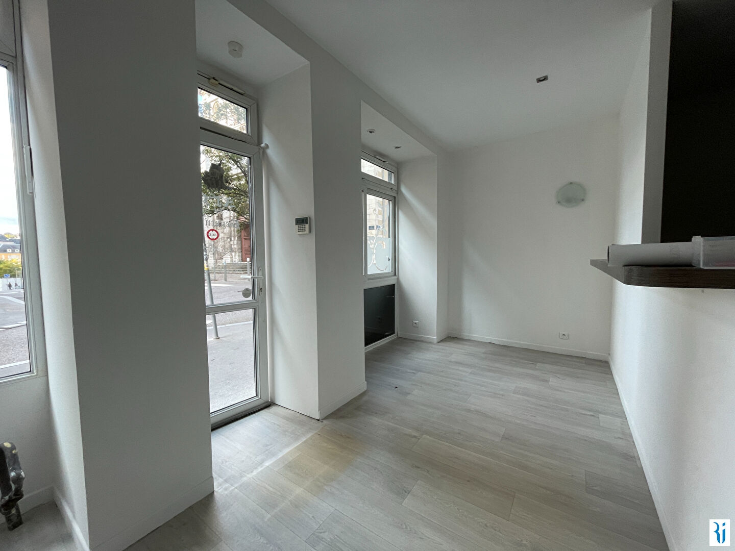 Photo Local commercial Rouen 40.78 m2 image 1/6