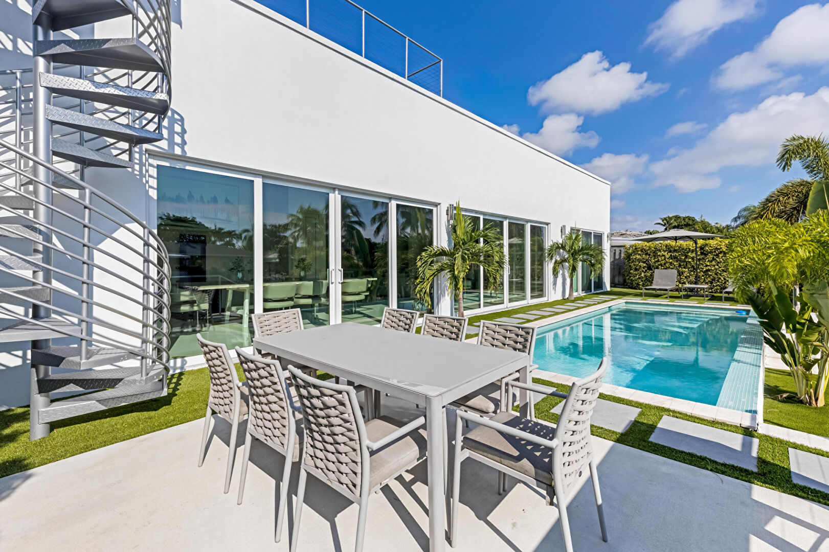 Photo Opportunité Unique : Maison Neuve en Bord de l'Eau région de Miami avec Locataire et Rentabilité de 10% image 2/6