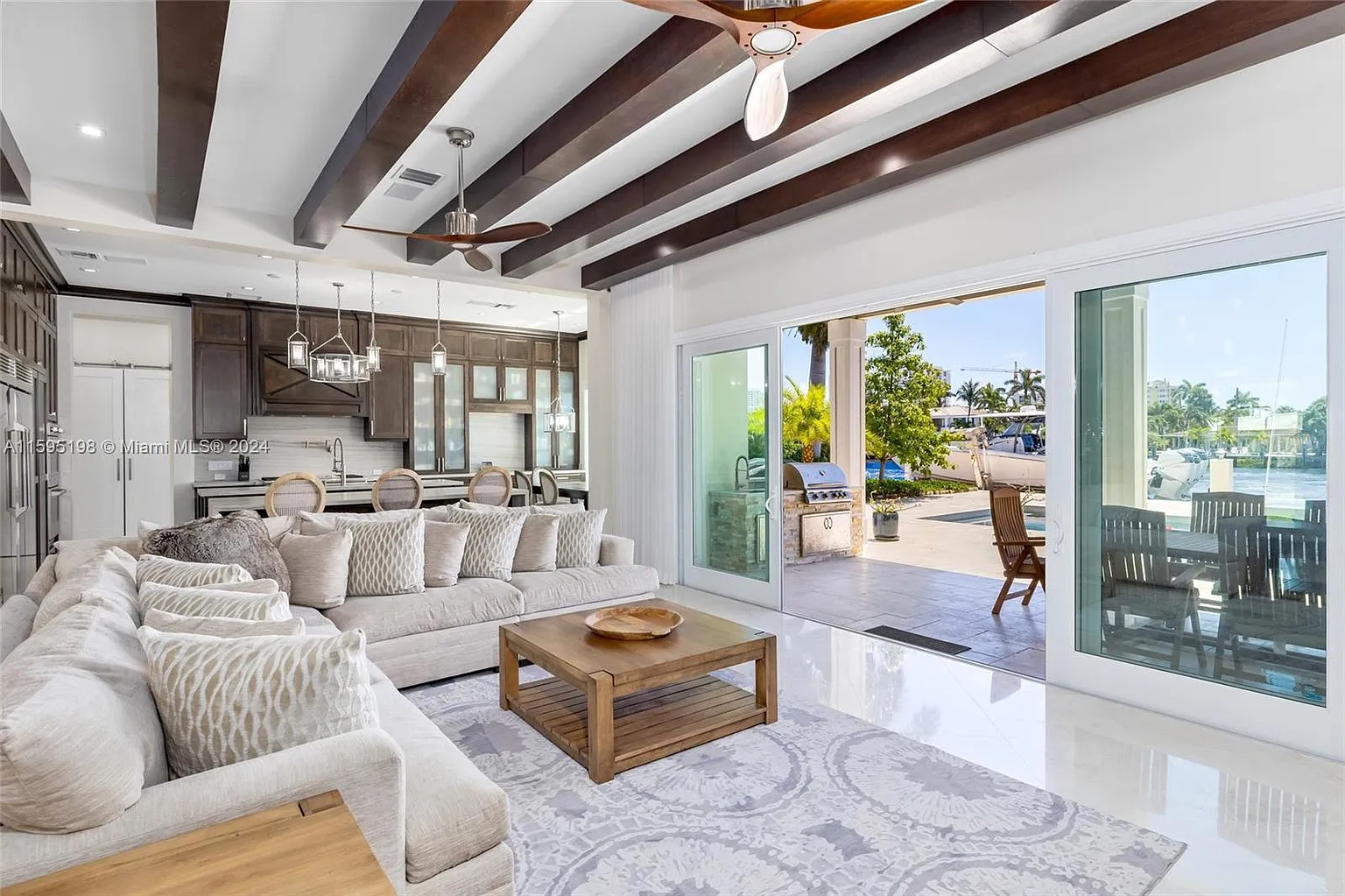 Photo Région Miami Floride: Maison de 5 Chambres avec Accès Direct à l'Intracoastal image 2/6