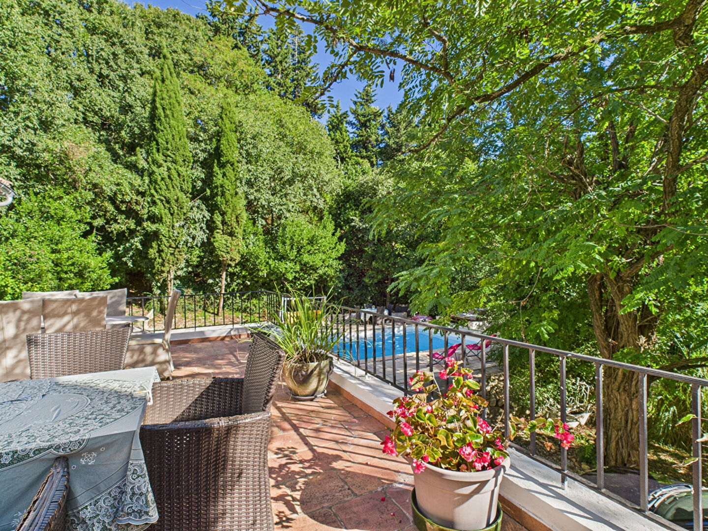 Photo EXCLUSIVITE //  Maison avec dépendance / Villeneuve Les Avignon 8 pièces 194 m2 image 2/6