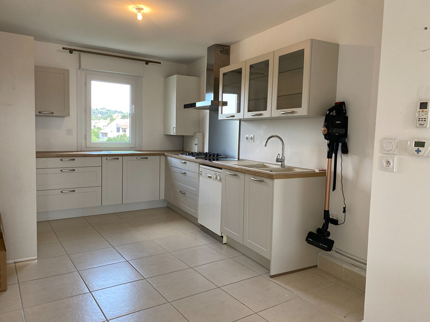 LES ANGLES - BELLEVUE - T4 AVEC TERRASSE ET ASCENSEUR