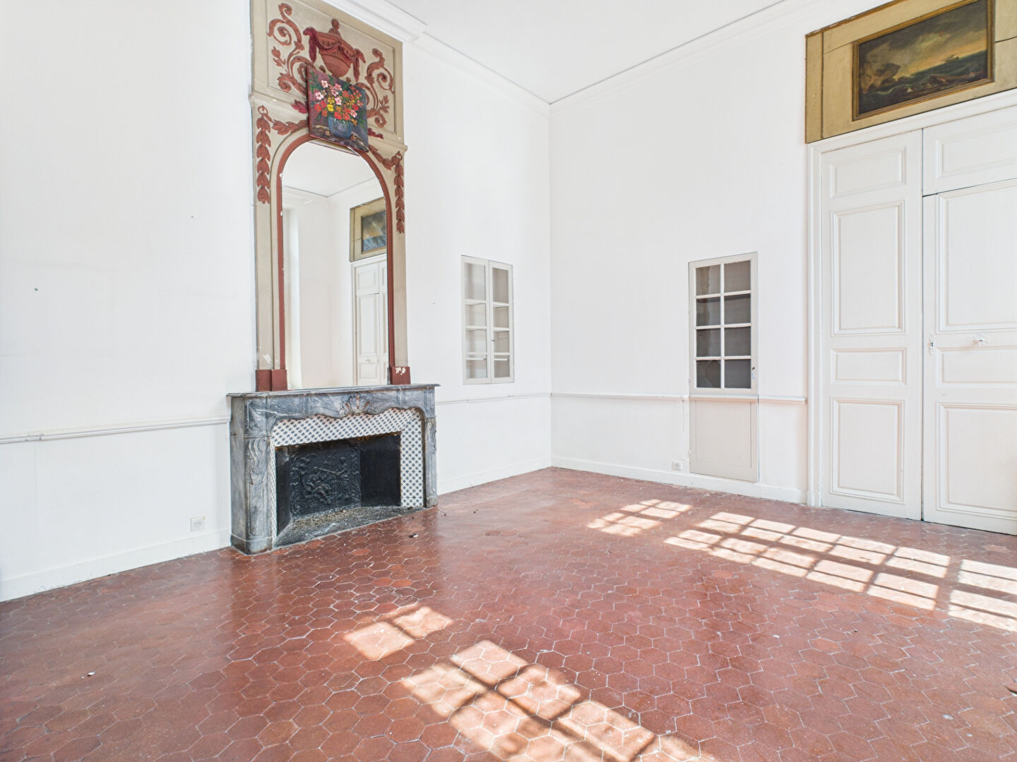 AVIGNON-GRAND APPARTEMENT DE CARACTÈRE DANS HÔTEL PARTICULIER