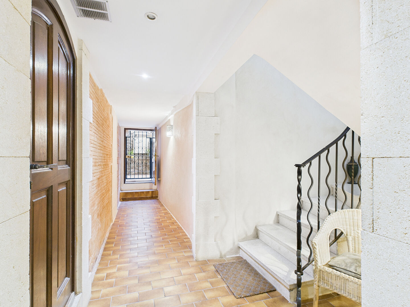 Photo EXCLUSIVITE // Maison Avignon 6 pièce(s) 191.75 m2 image 2/6