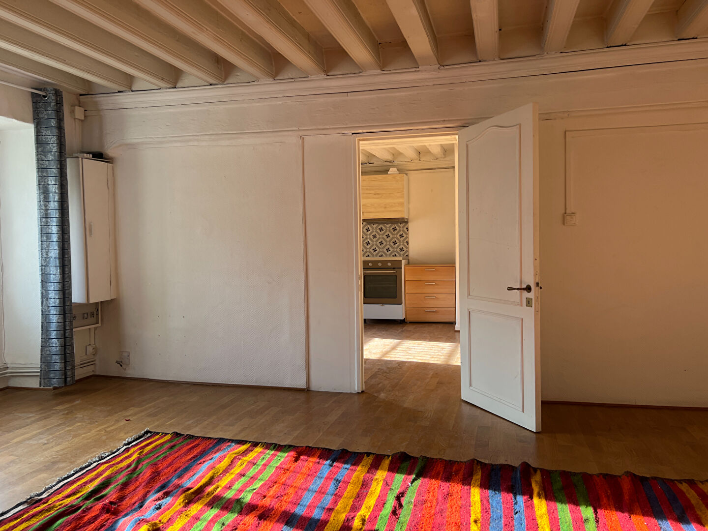 AVIGNON-INTRA-MUROS - DANS HÔTEL PARTICULIER T3