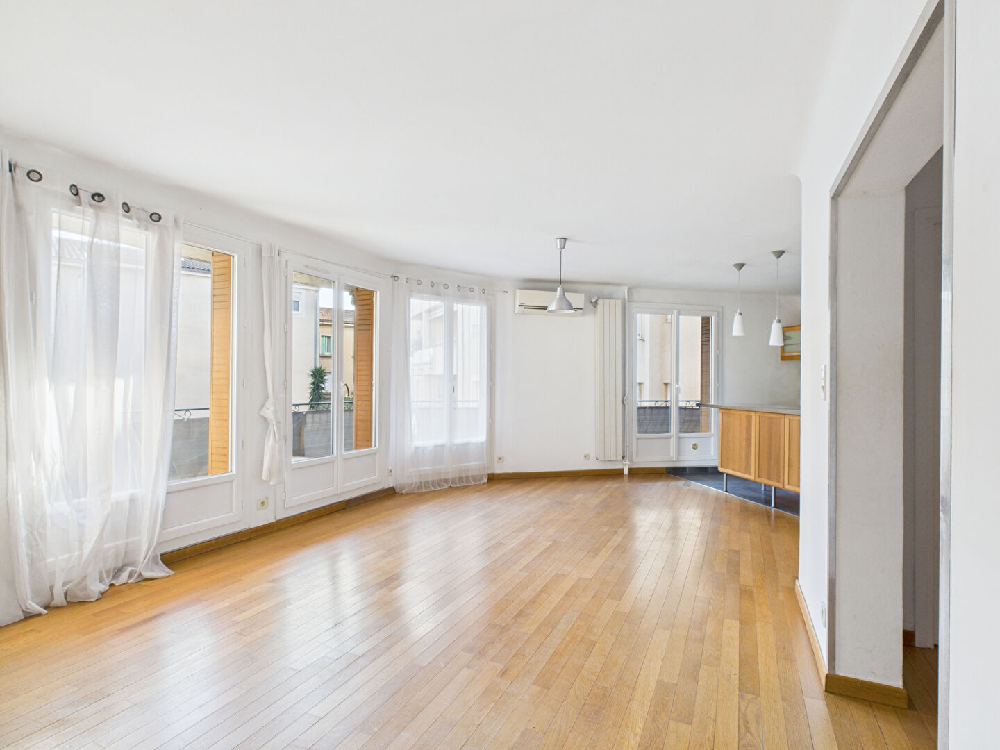 AVIGNON - INTR-MUROS QUARTIER EST - T4 AVEC LARGE BALCON ET GARAGE