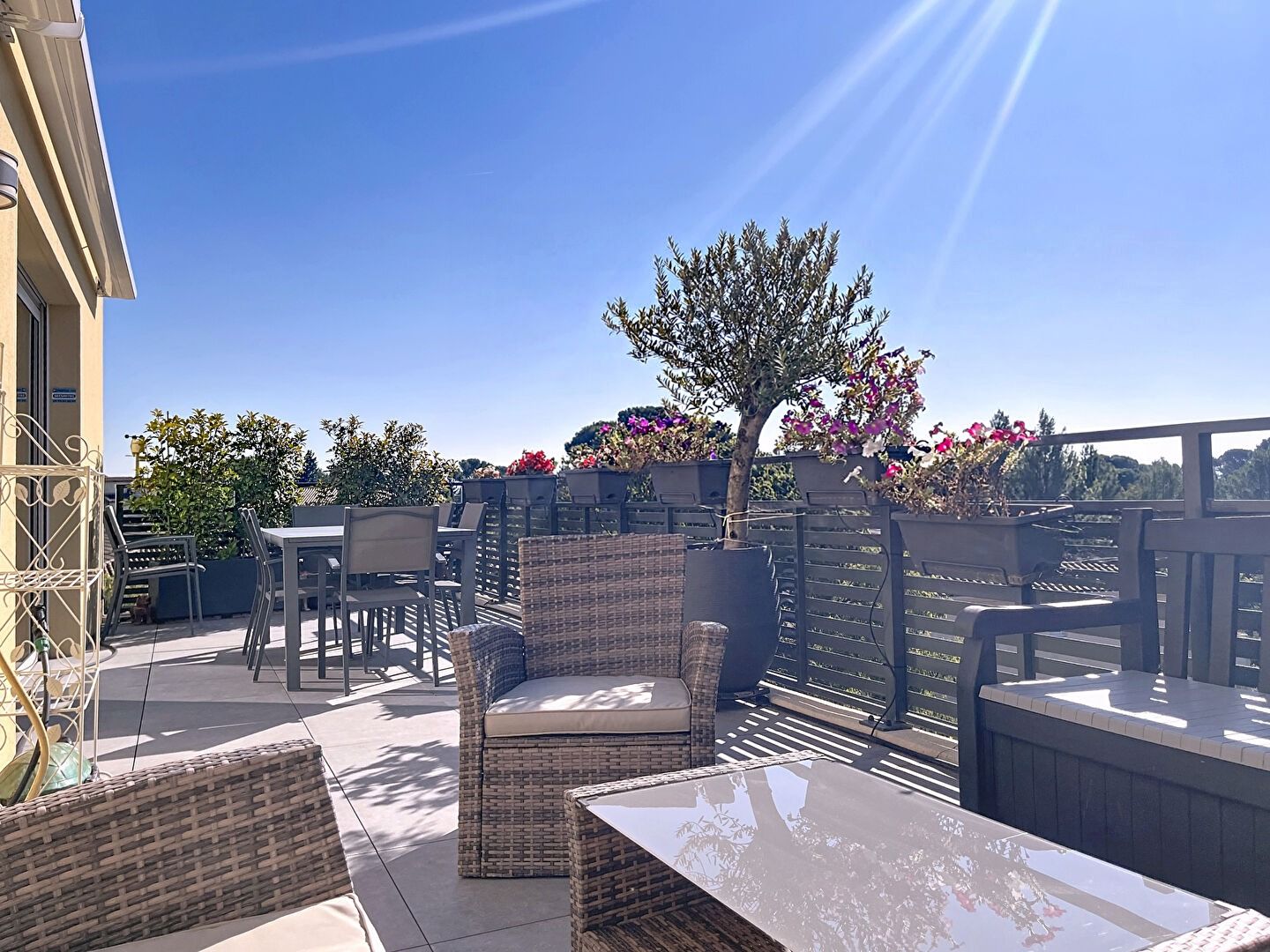 Agence immobilière de Cabinet House ,  Co - Cabinet House ,  Co