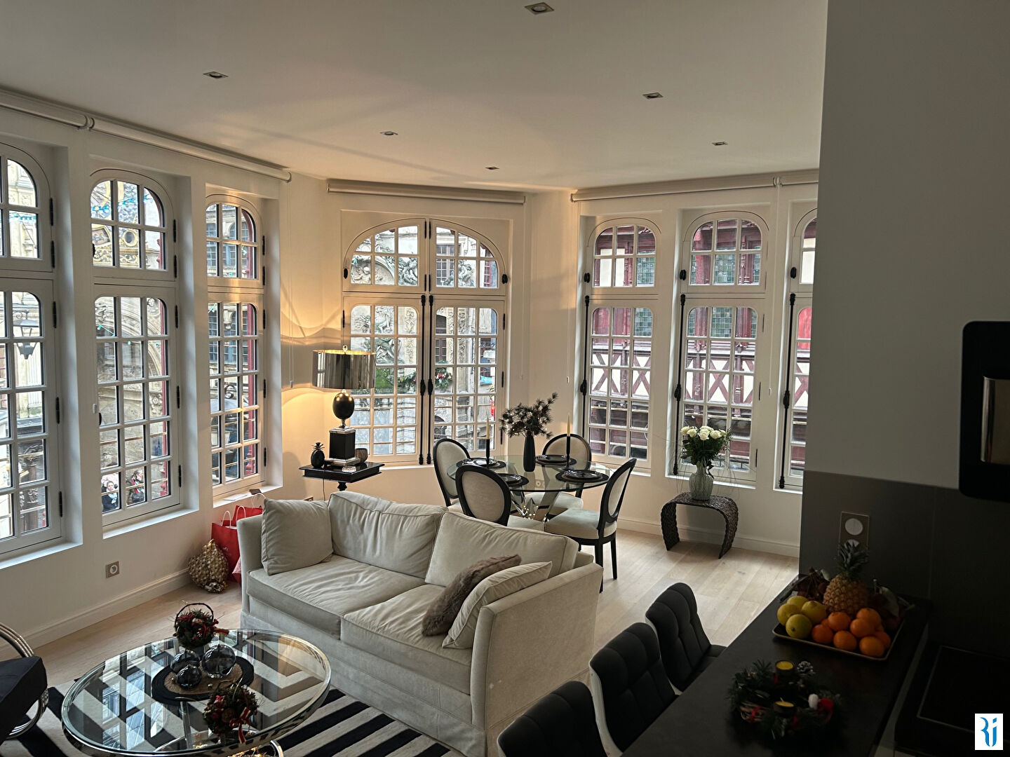 F2 ROUEN (76000) 78 rue du Gros Horloge