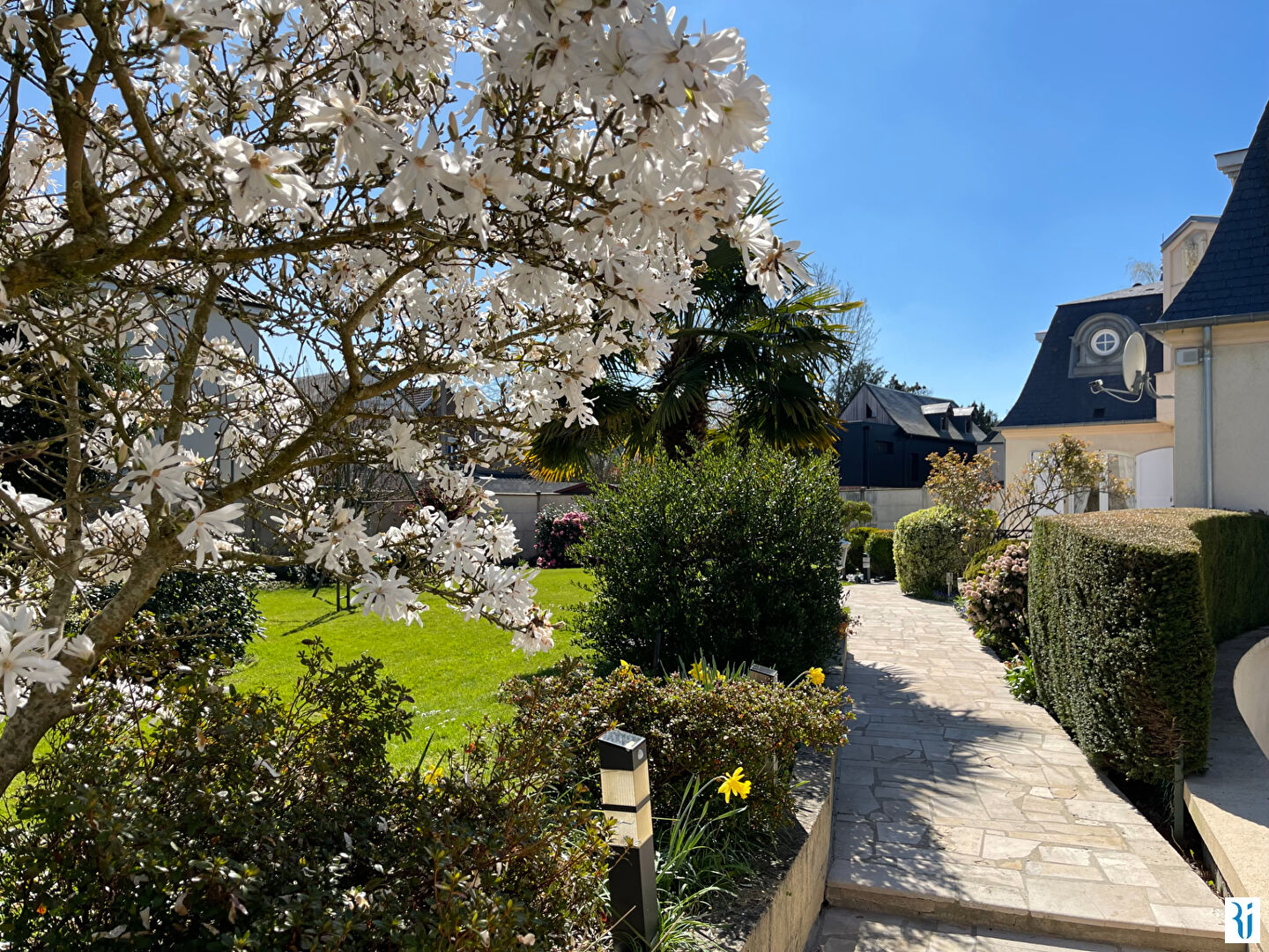 Photo Maison familiale de 172 m² - LE MESNIL-ESNARD image 2/6