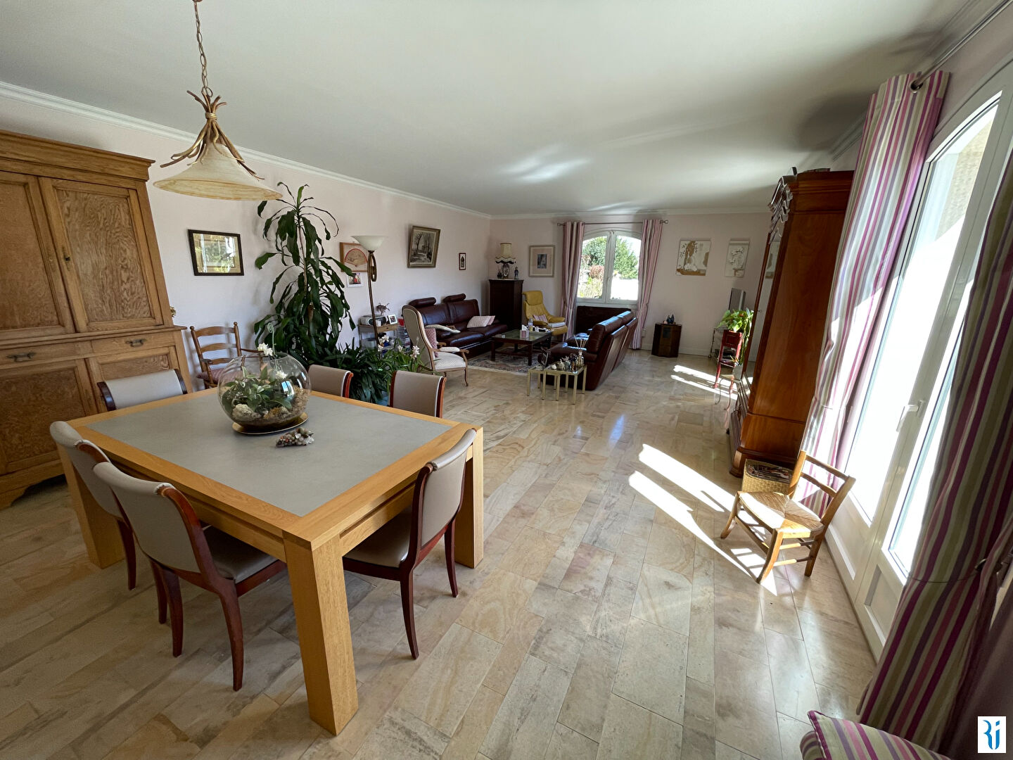 Photo Maison familiale de 172 m² - LE MESNIL-ESNARD image 5/6