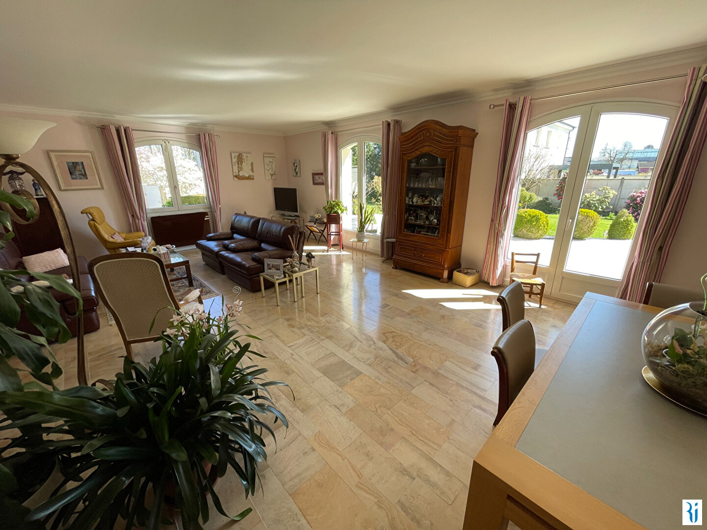 Photo Maison familiale de 172 m² - LE MESNIL-ESNARD image 6/6