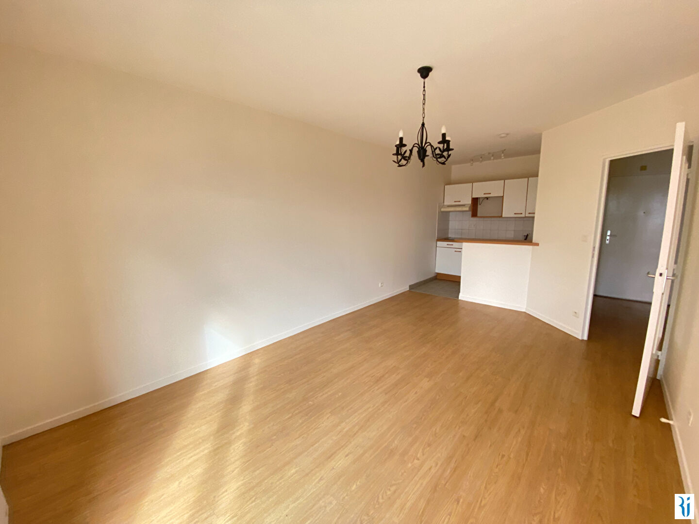 Photo F2 BOIS GUILLAUME (76230) 4 place du coucou image 3/6