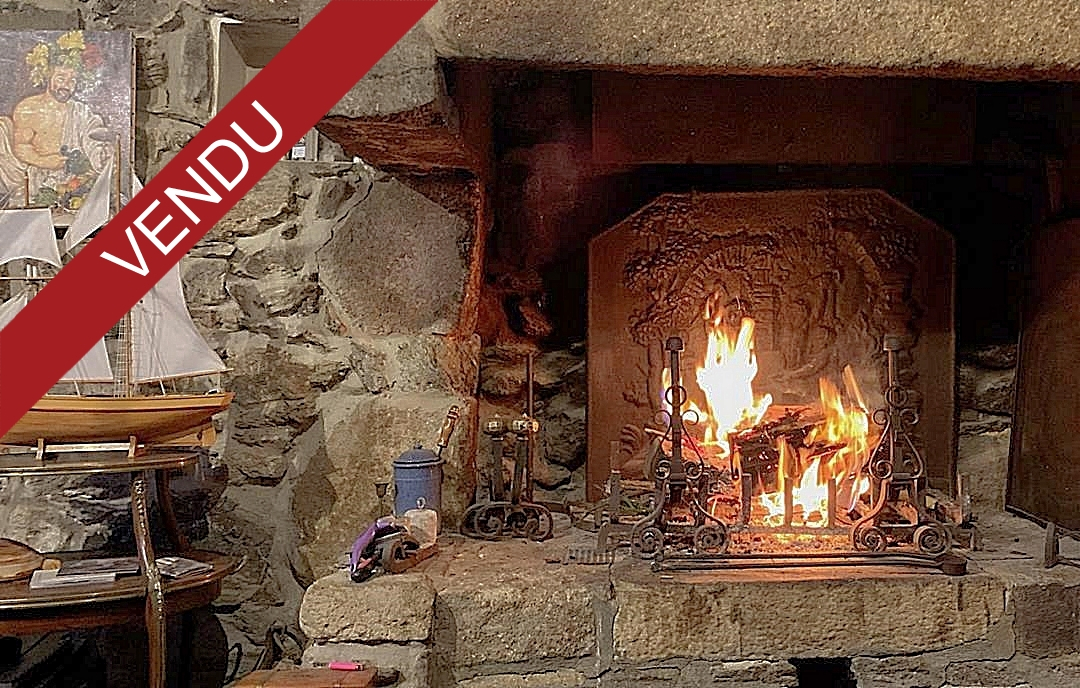 Photo VENDUE - SAINT MALO - Longère en pierre de 7 pièces d'environ 250m² avec piscine - terrain de 1817m² image 1/1