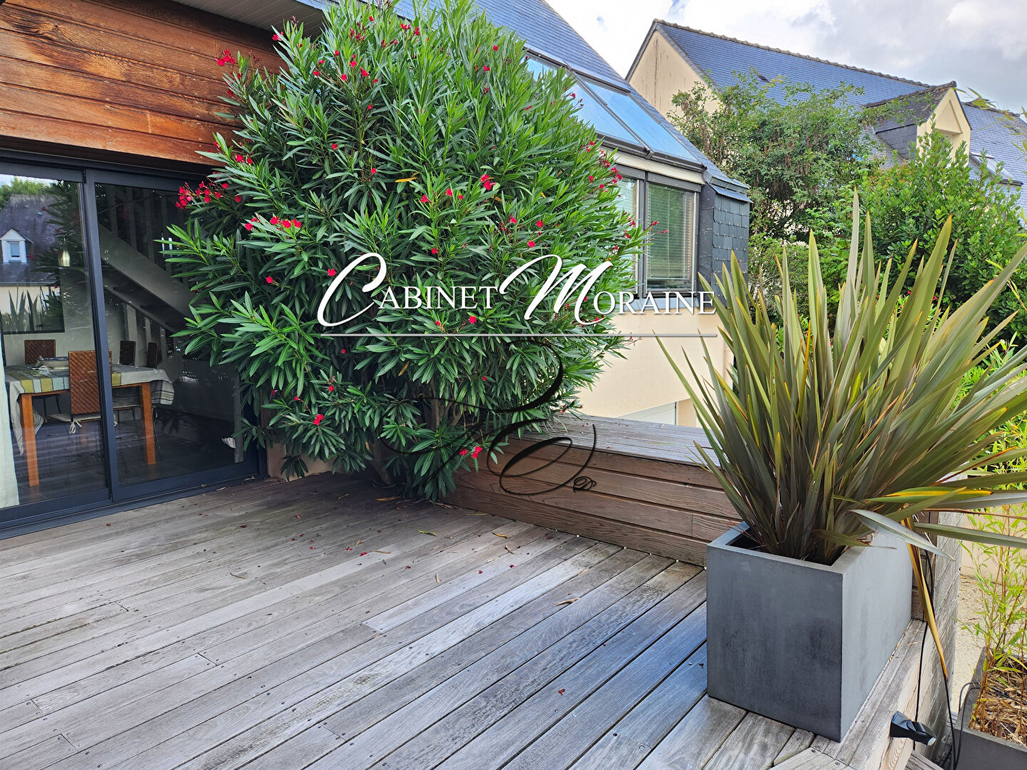 Photo SOUS COMPROMIS - Proche Rennes  et du métro - Thorigne Fouillard - Belle maison de 9 pièces de 160m²  avec garage- terrain clos de 482m² image 1/6