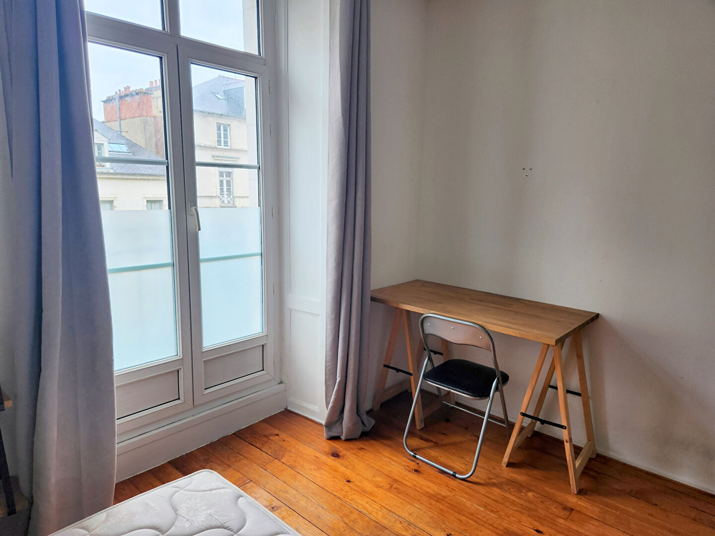 Photo RENNES - EXCLUSIVITE - HYPER CENTRE -  STUDIO DE 16.83M² - 2EME ETAGE  - BALCONNET image 3/5