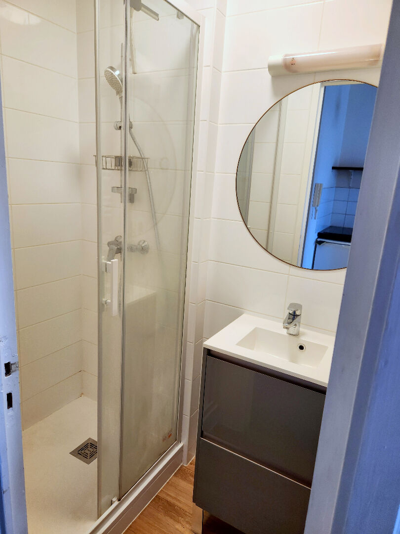 Photo RENNES - EXCLUSIVITE - HYPER CENTRE -  STUDIO DE 16.83M² - 2EME ETAGE  - BALCONNET image 4/5