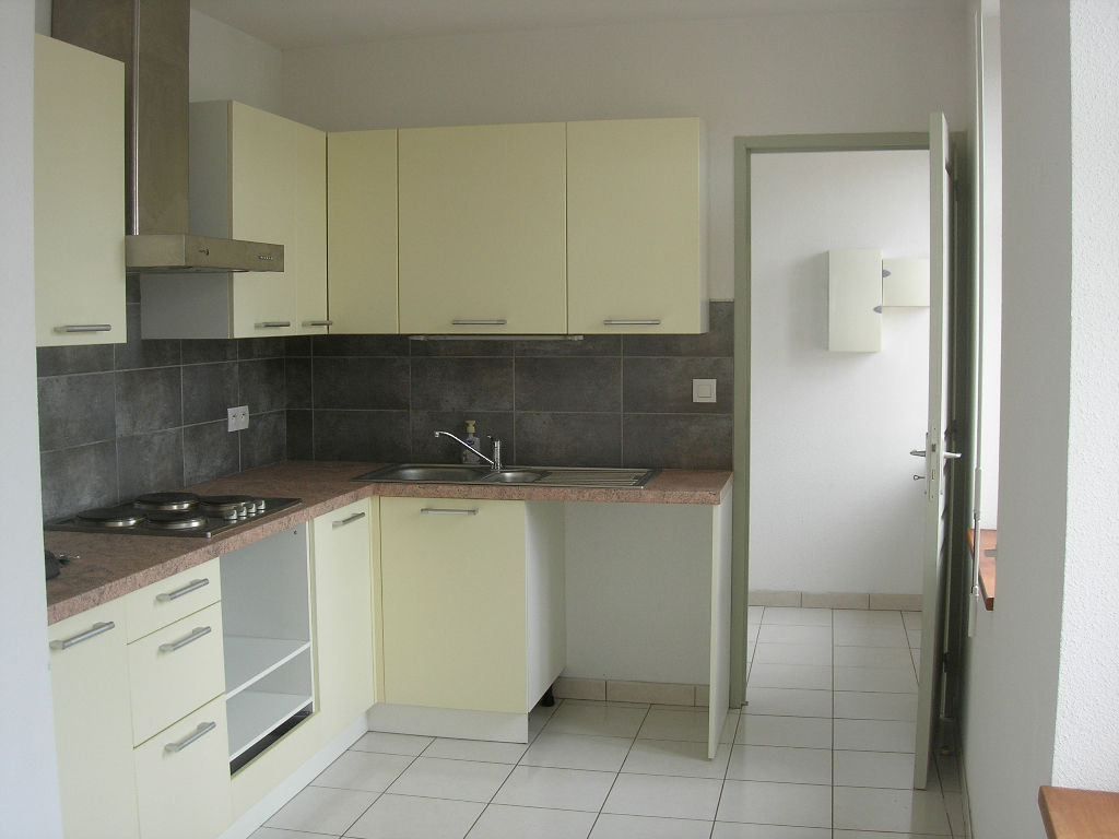 Appartement T3 au centre du village Monclar De Quercy