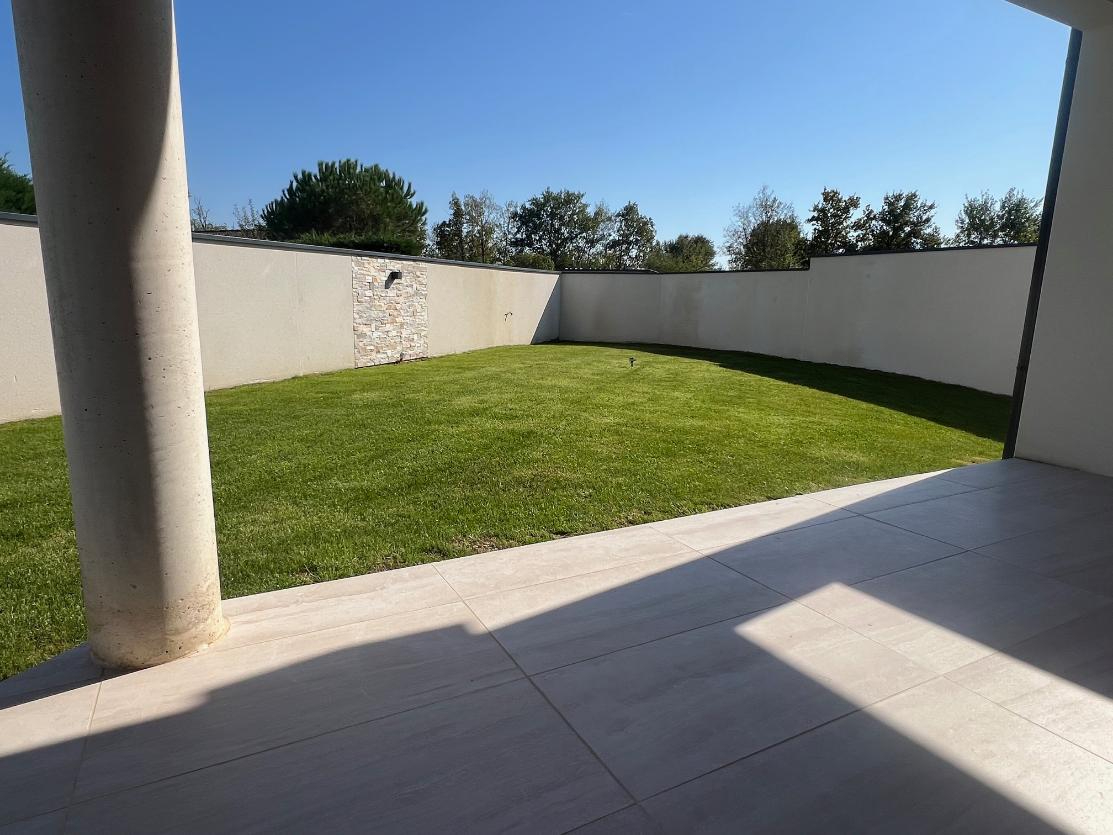 Photo Maison La Ville Dieu Du Temple 5 pièces 158 m2 image 4/6